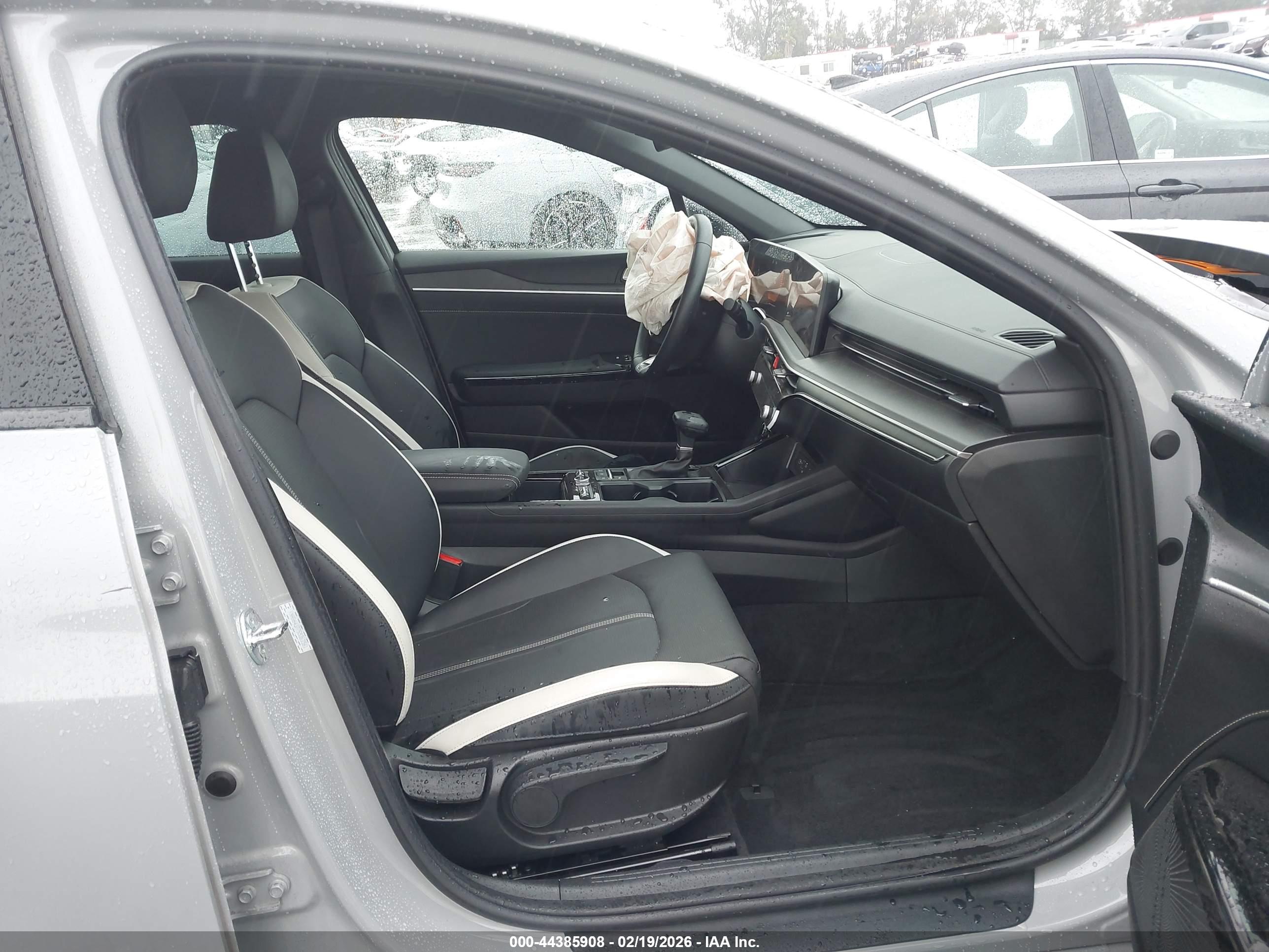 KIA K5 image 5