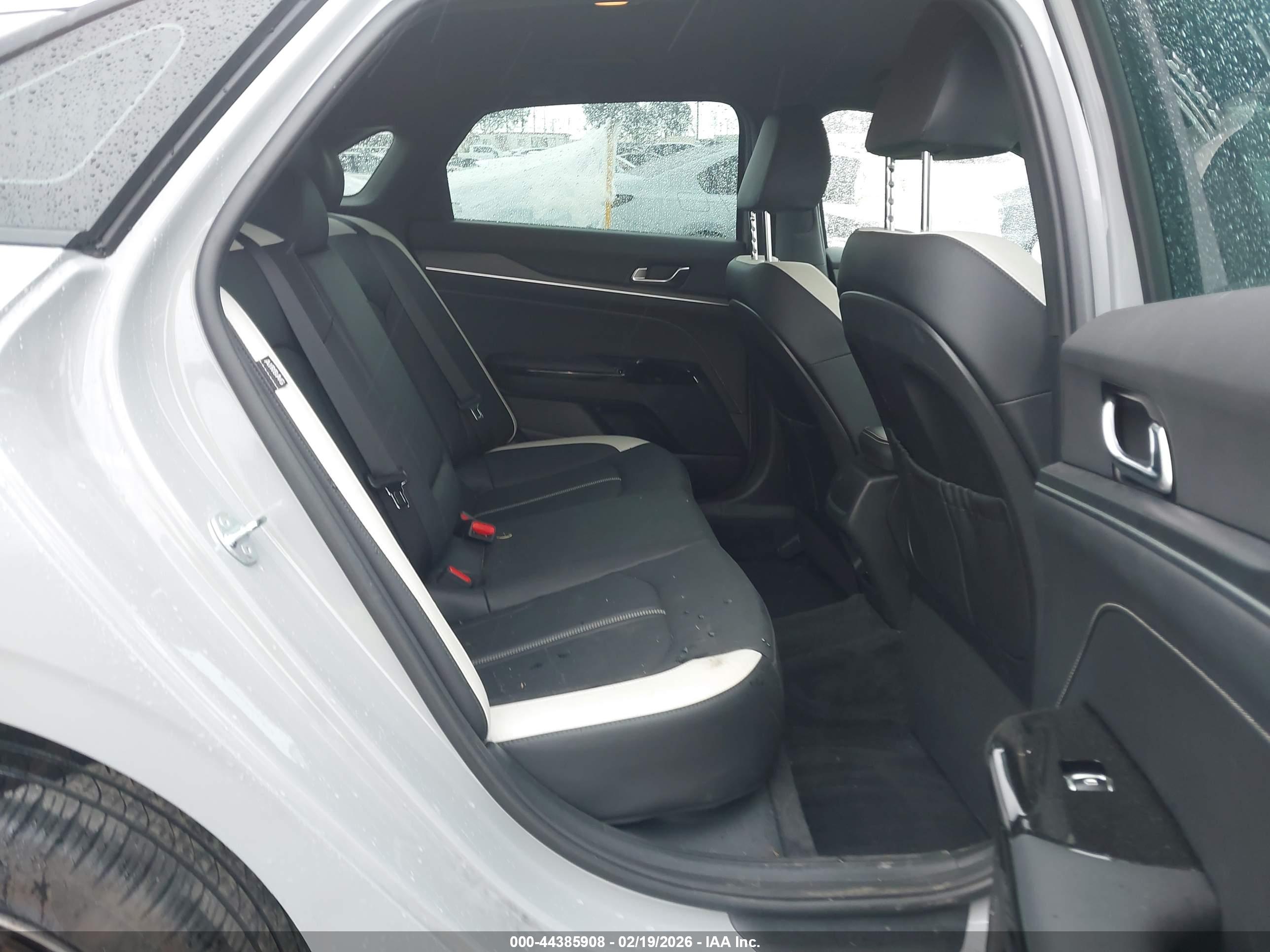 KIA K5 image 8