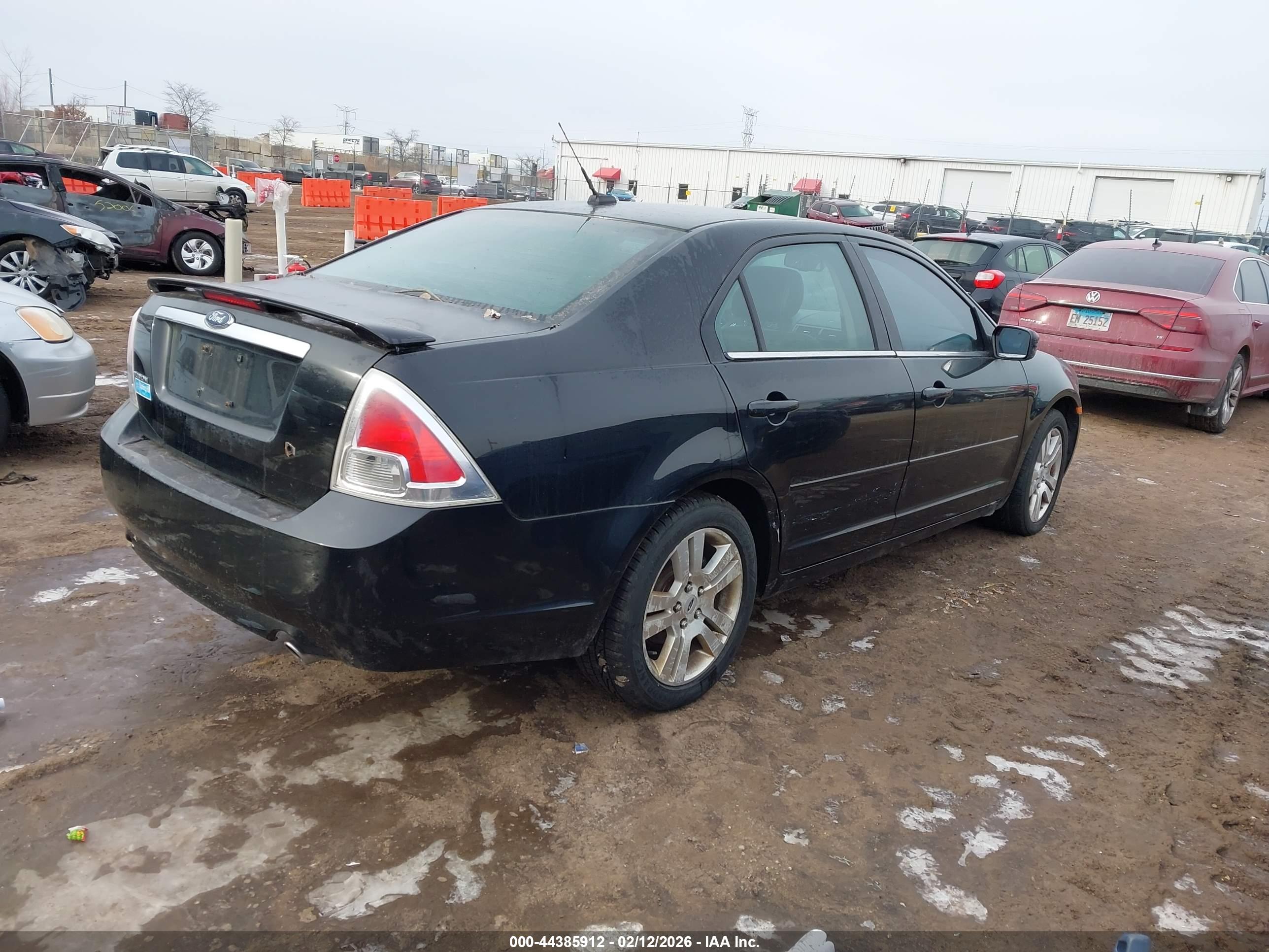 FORD FUSION image 4