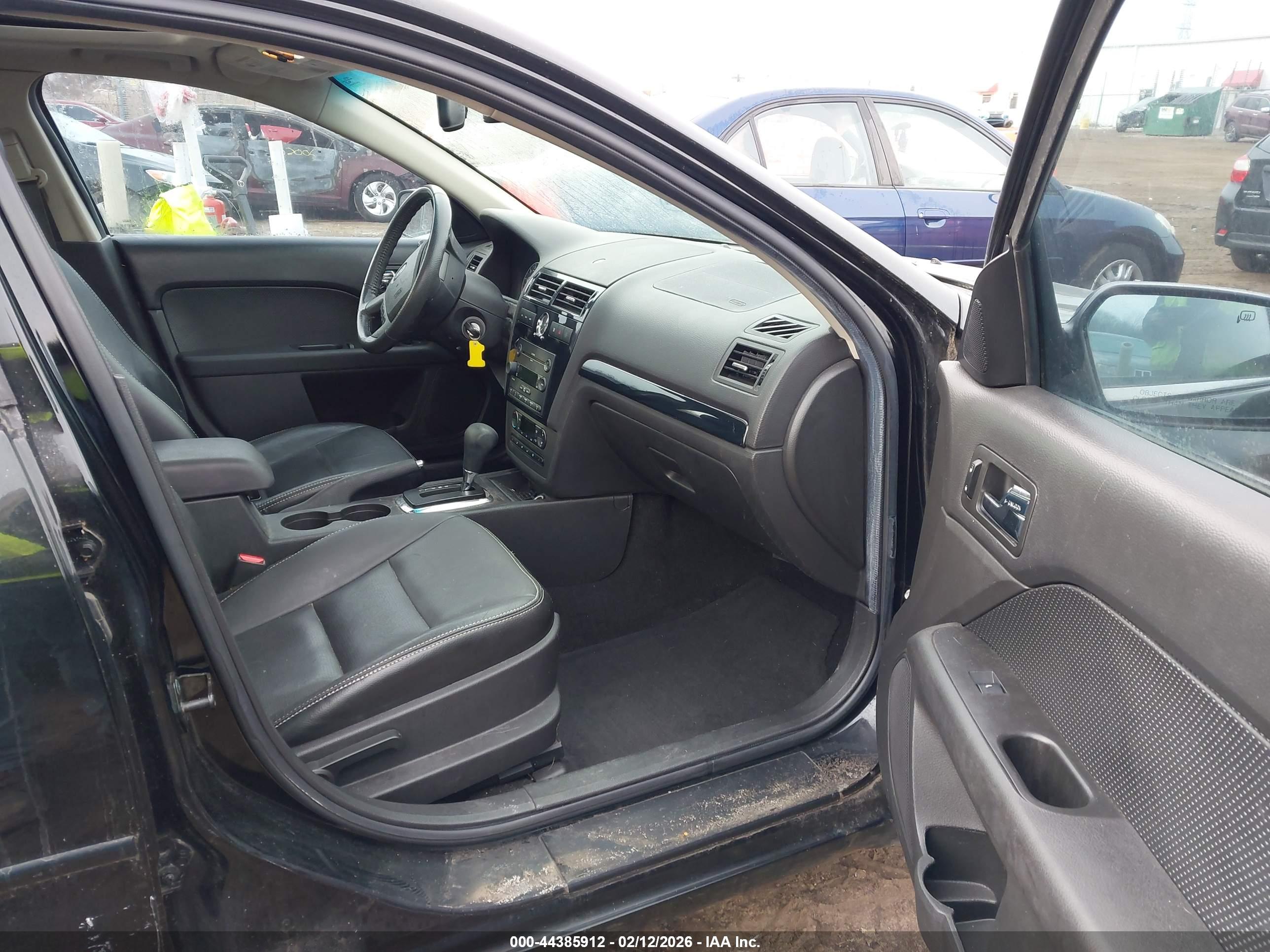 FORD FUSION image 5
