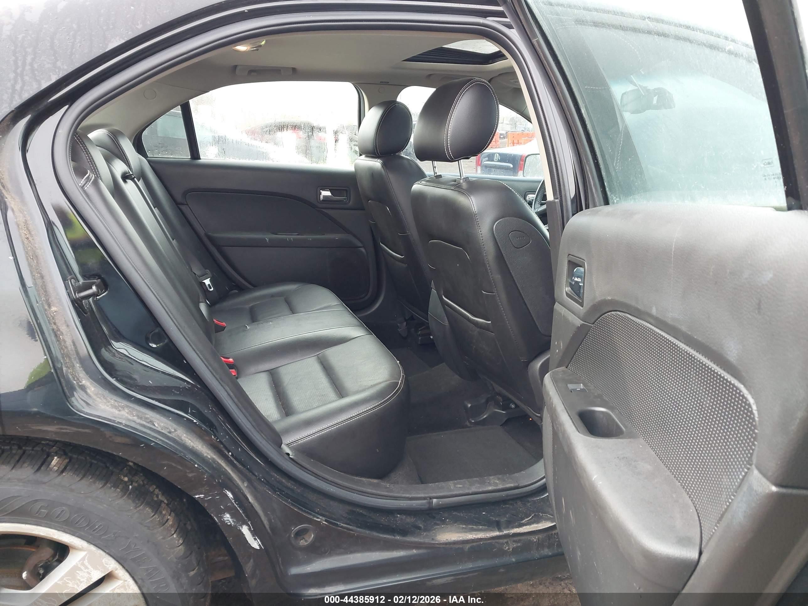FORD FUSION image 8