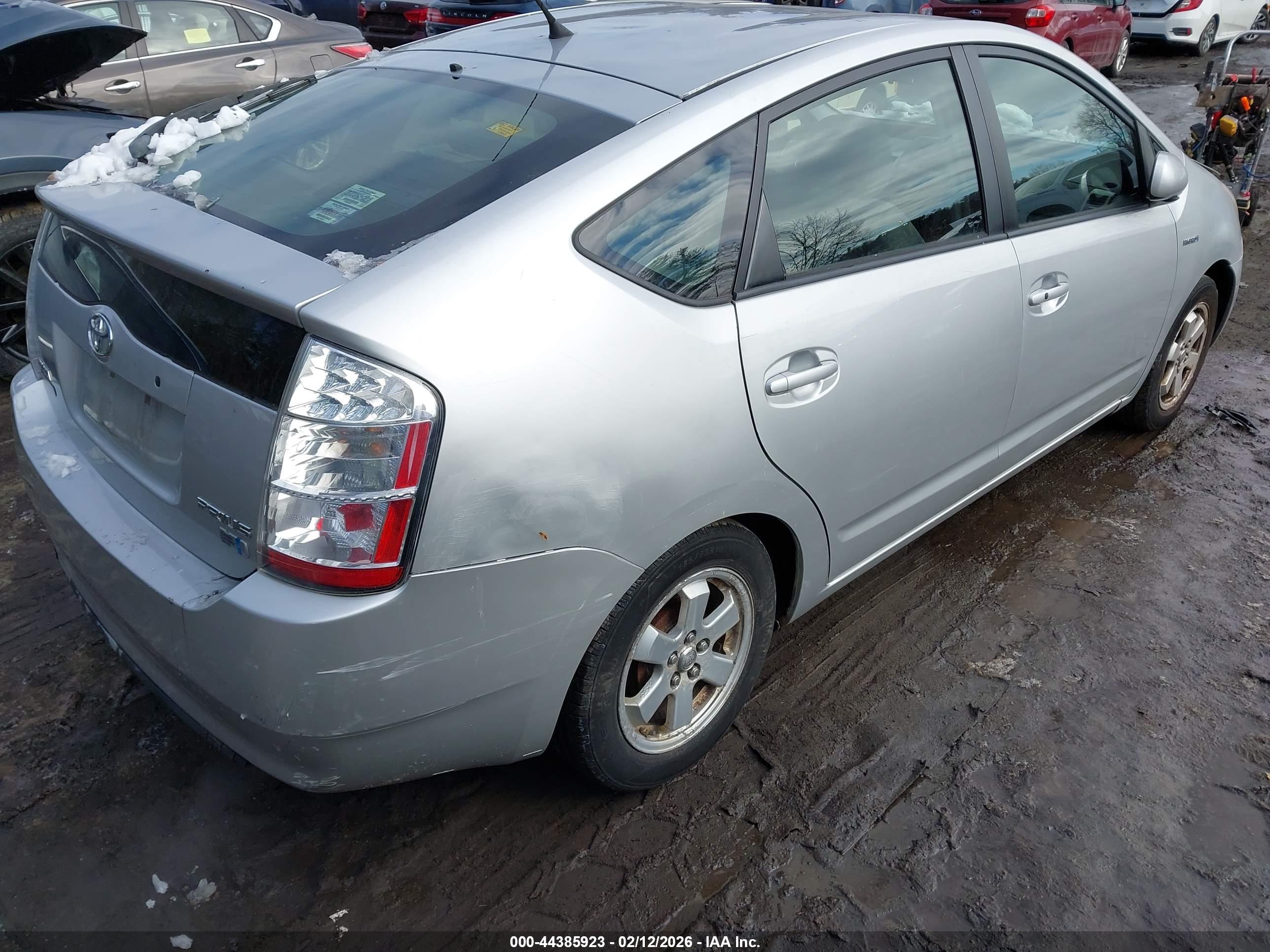 TOYOTA PRIUS image 4