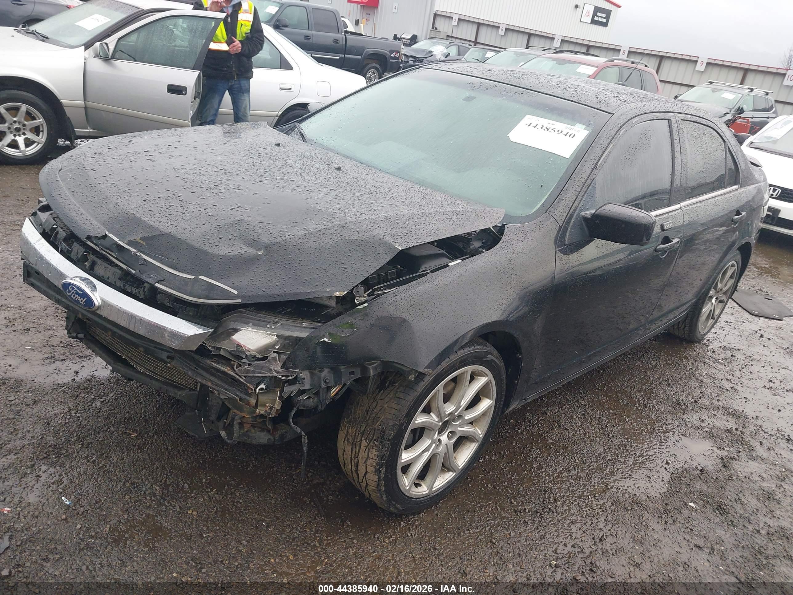 FORD FUSION image 2