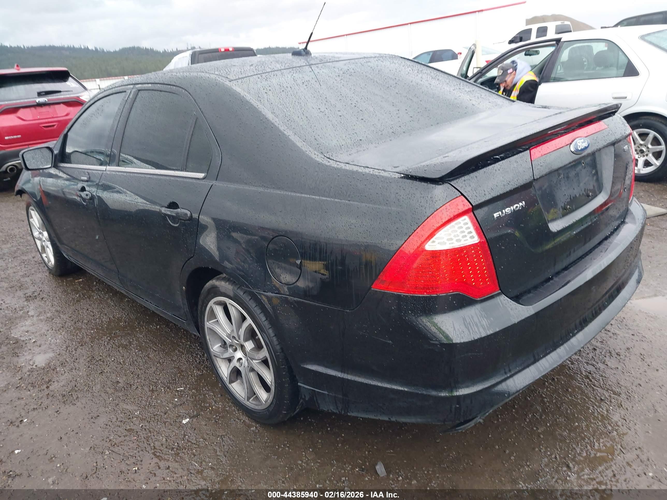 FORD FUSION image 3