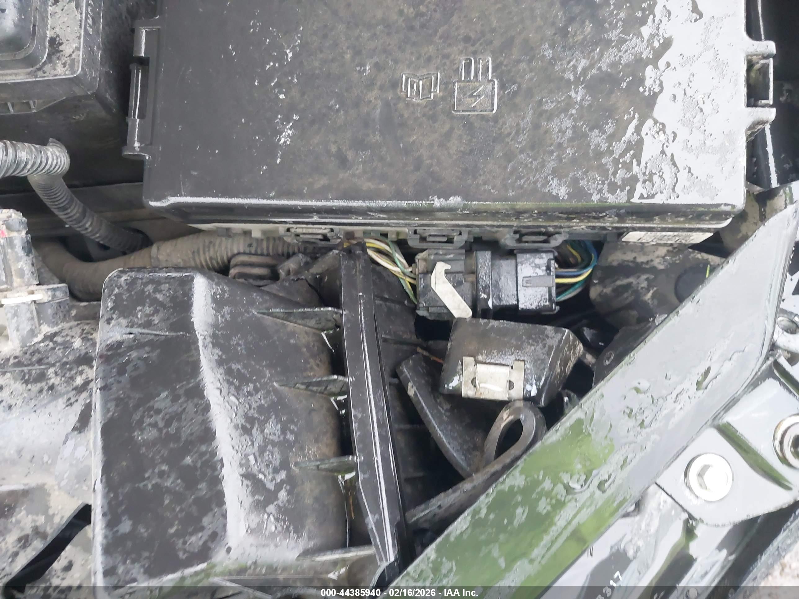FORD FUSION image 6