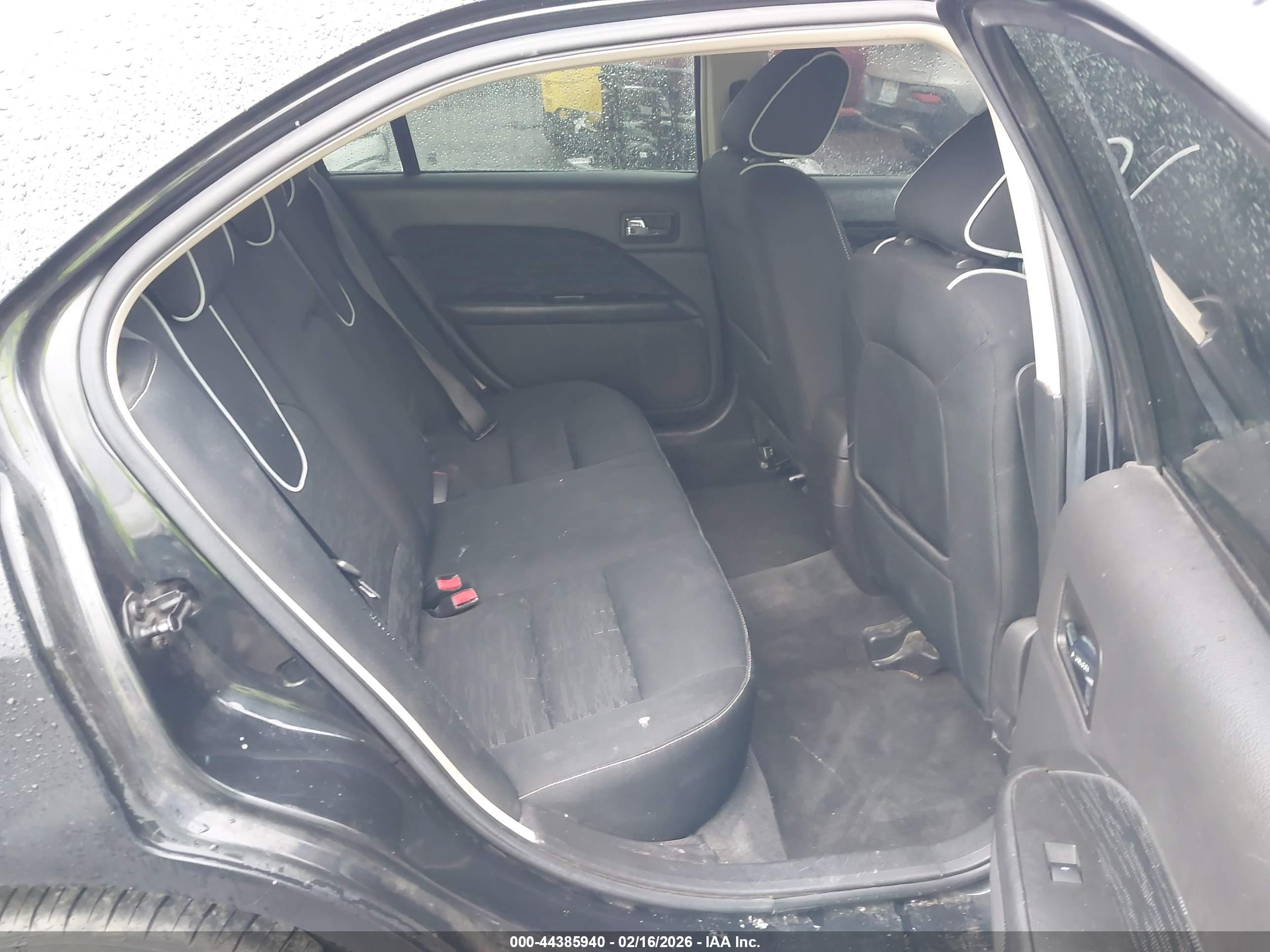 FORD FUSION image 8