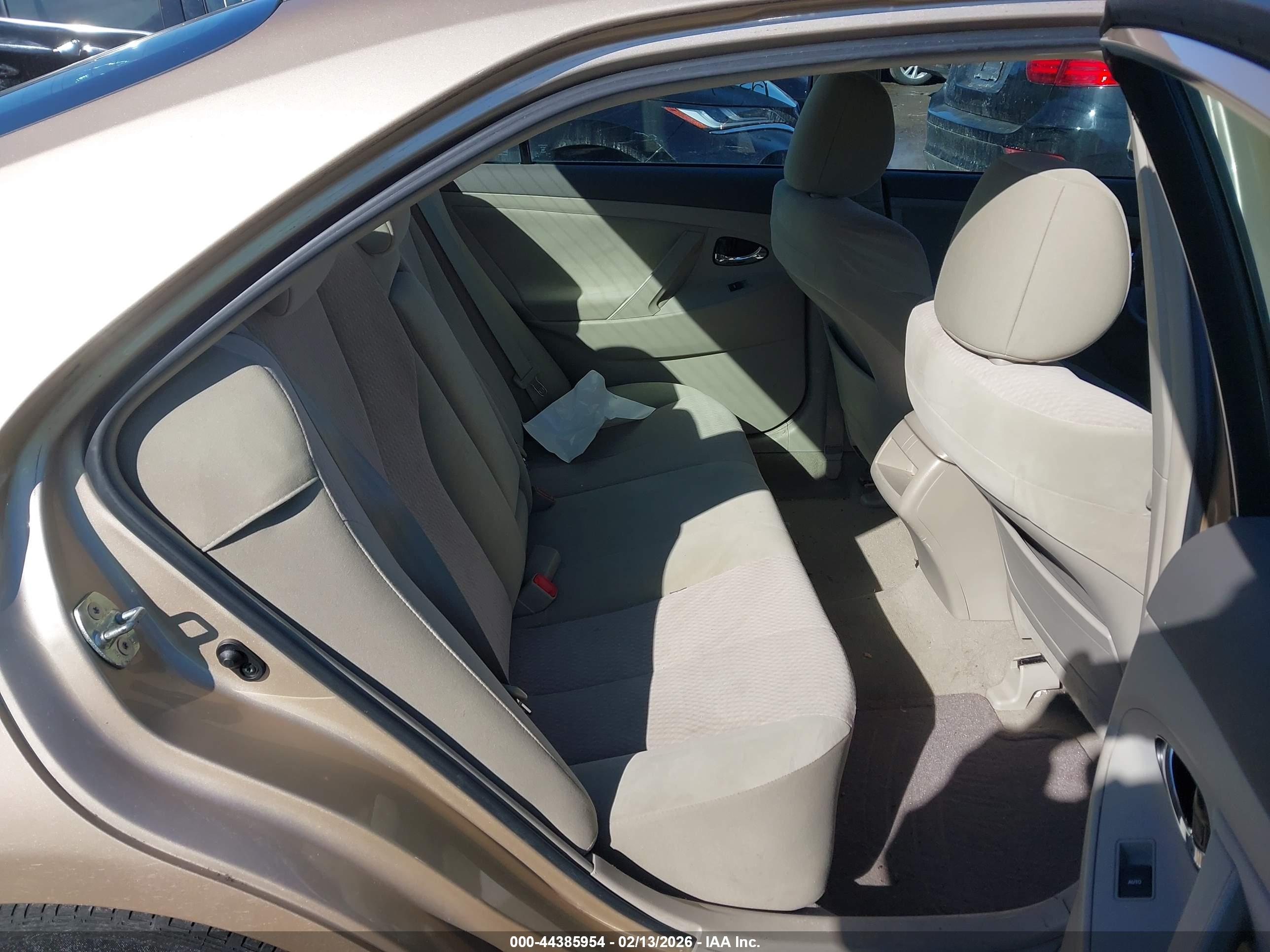 TOYOTA CAMRY image 8