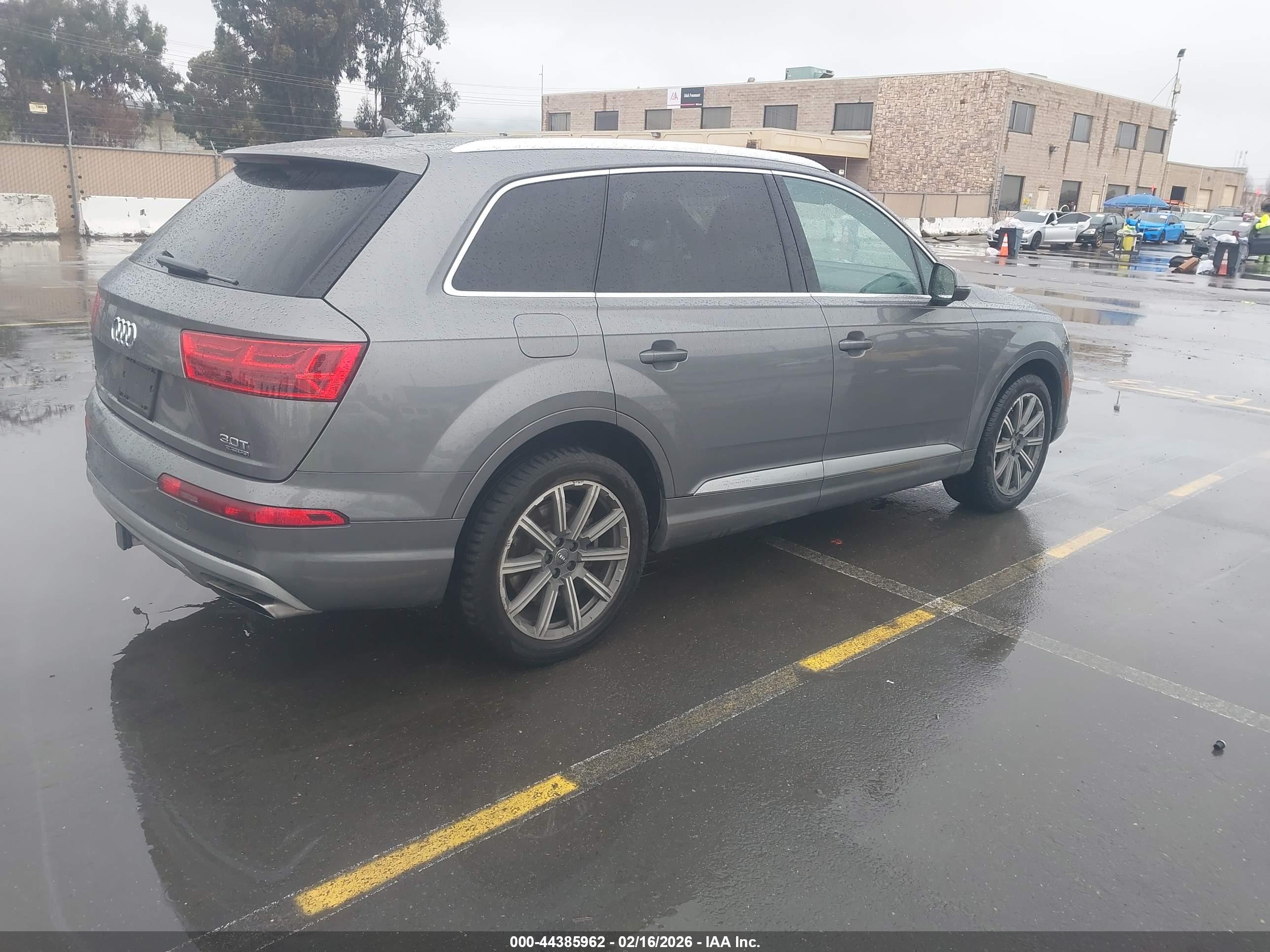 AUDI Q7 image 4