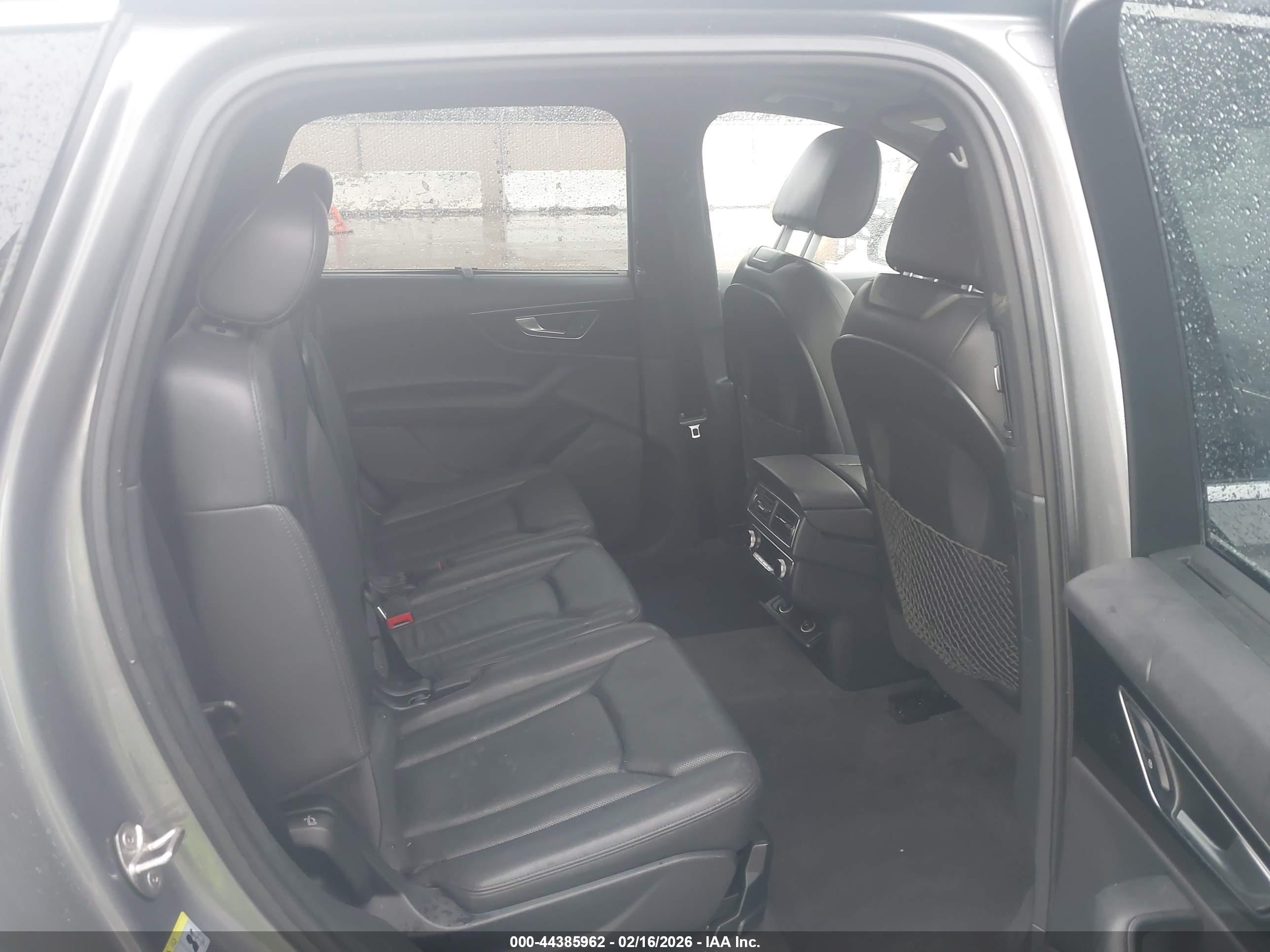 AUDI Q7 image 8