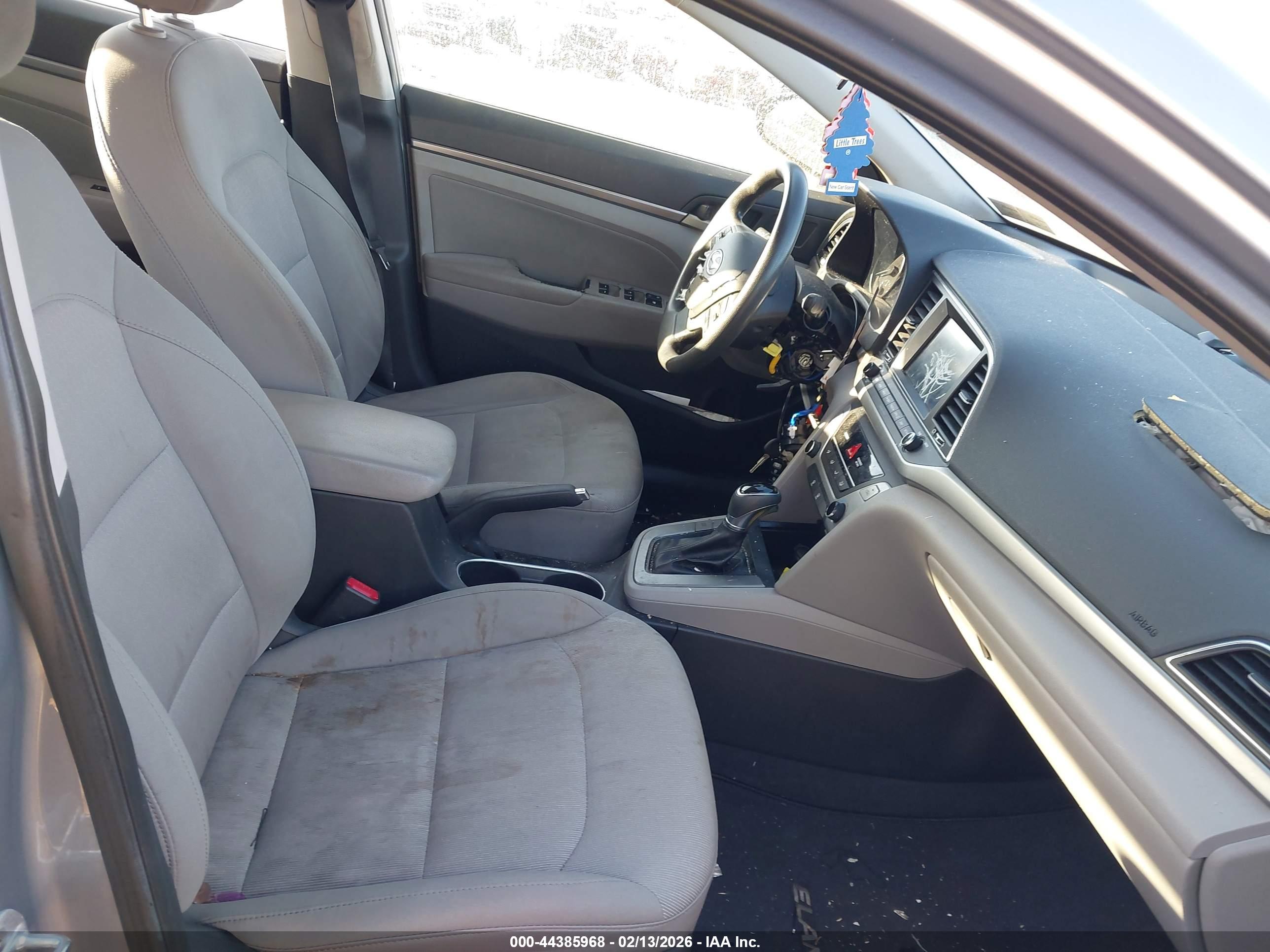 HYUNDAI ELANTRA image 5