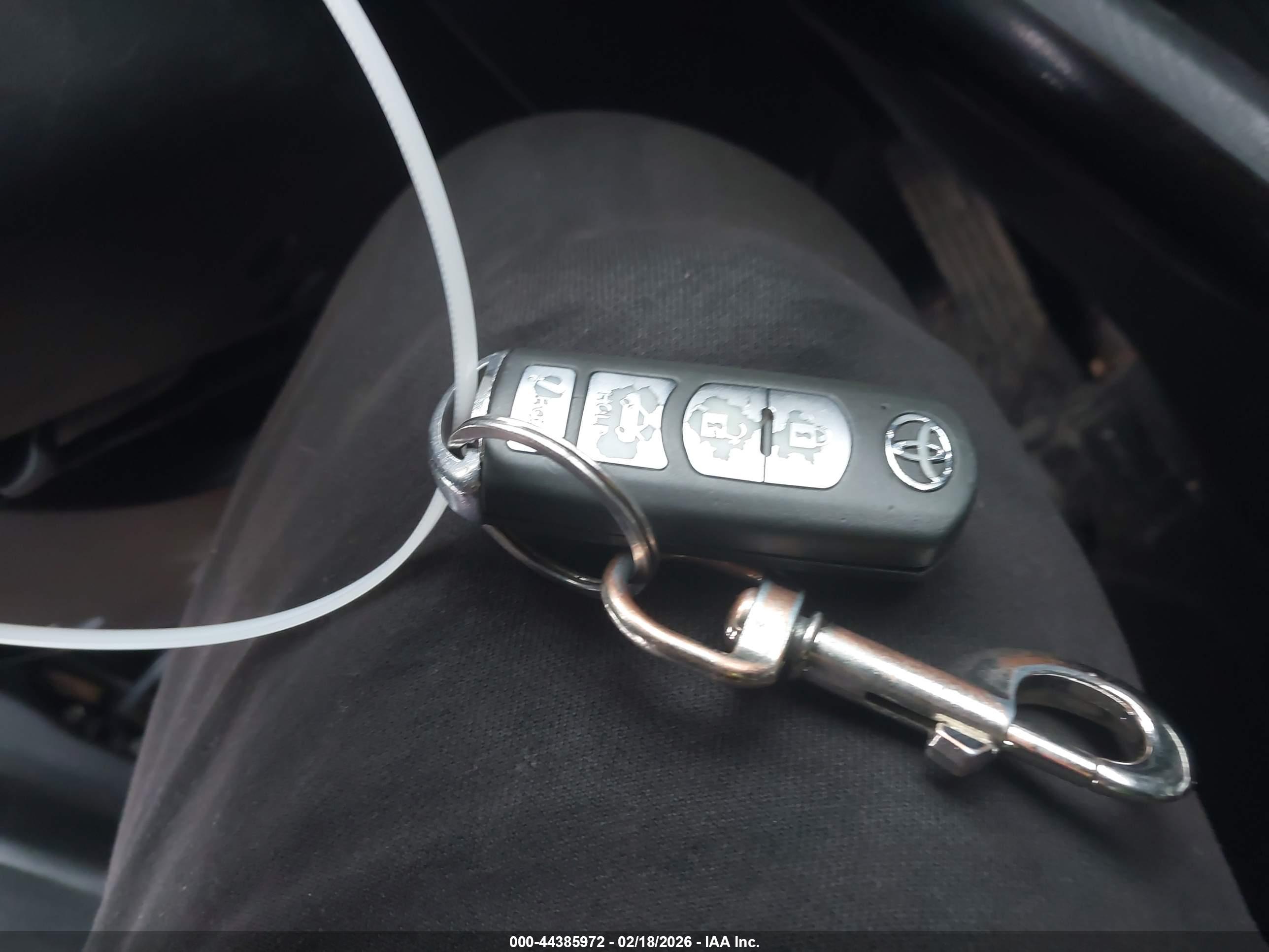 TOYOTA YARIS image 11