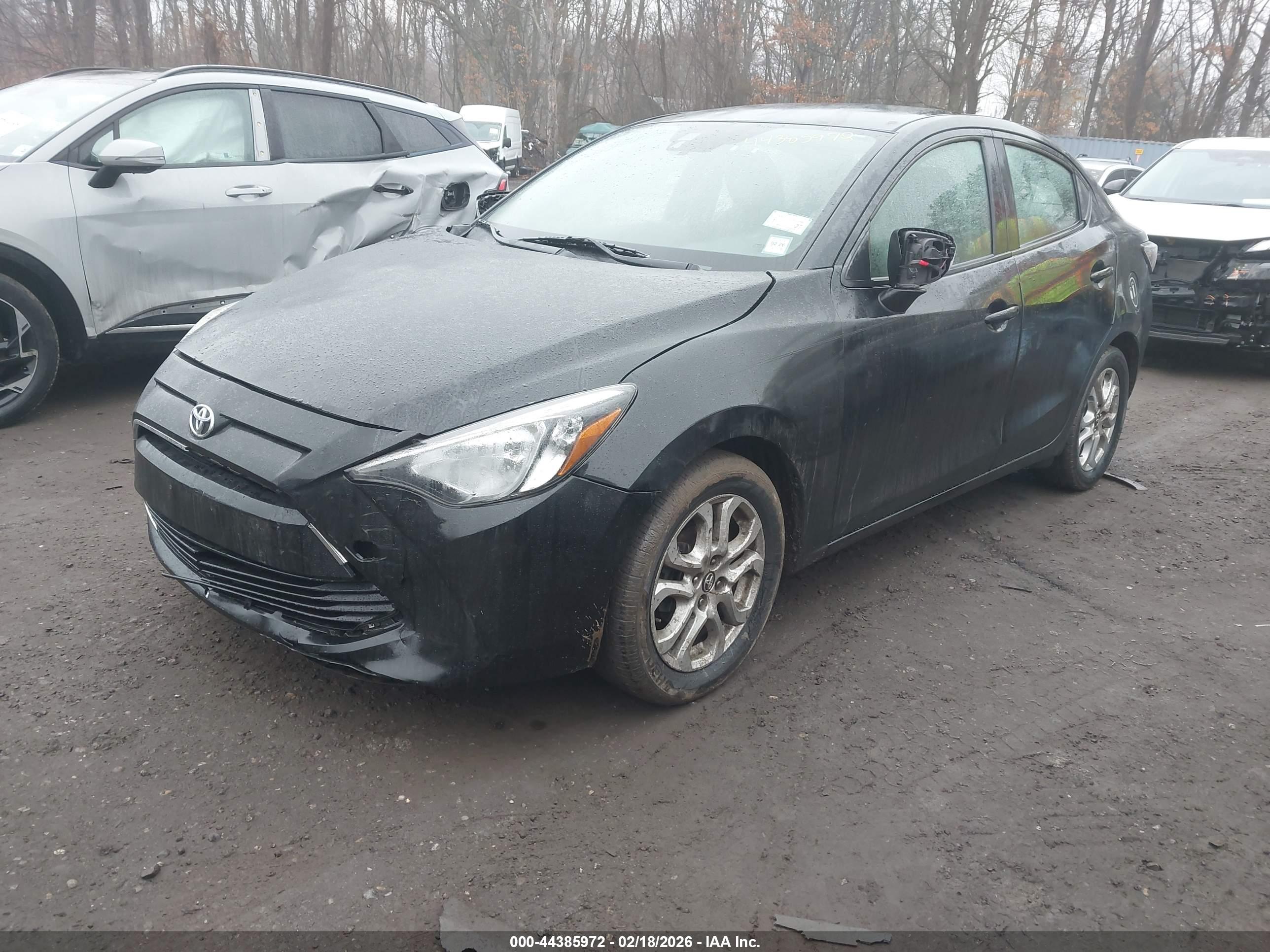 TOYOTA YARIS image 2