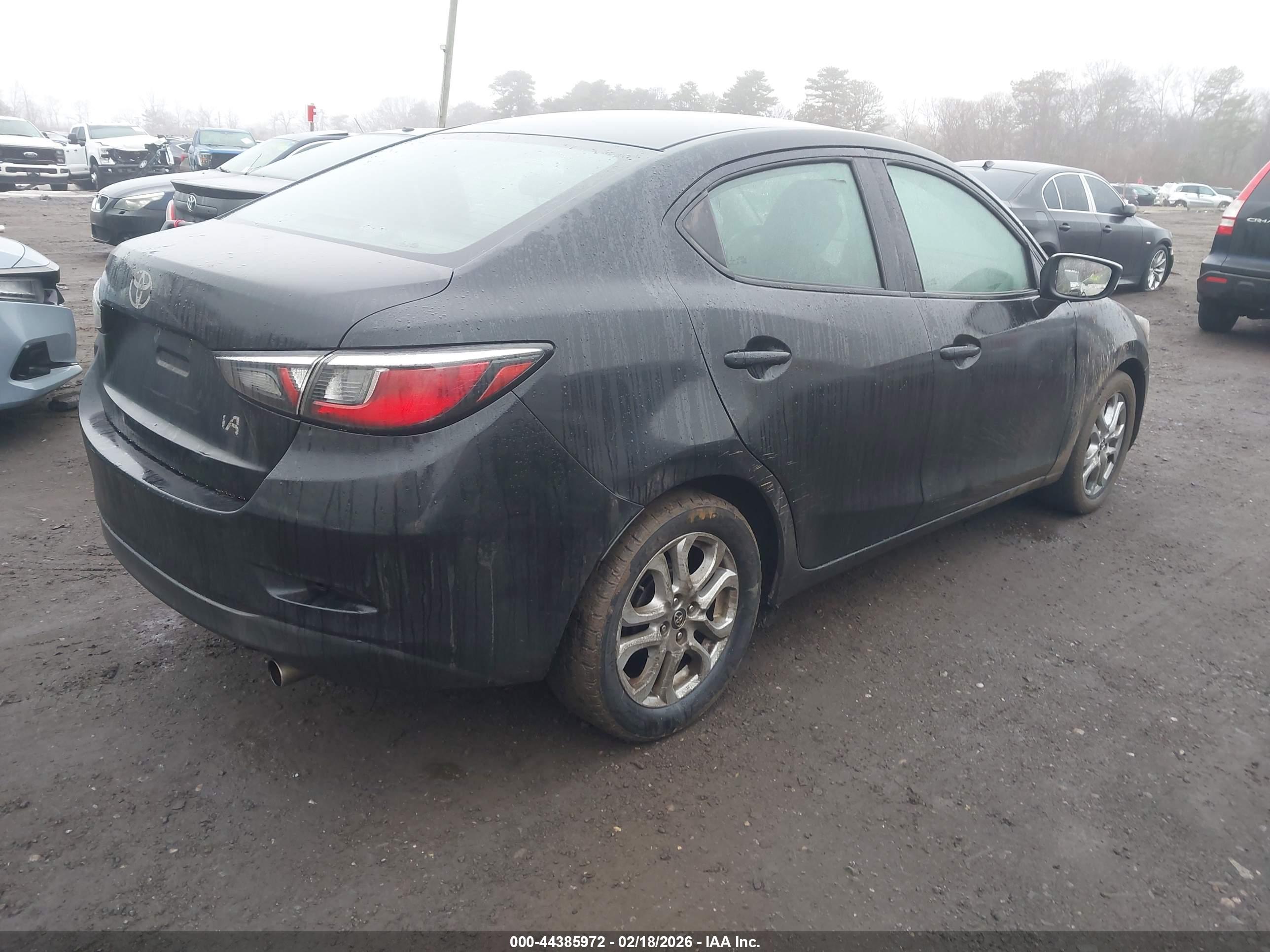 TOYOTA YARIS image 4
