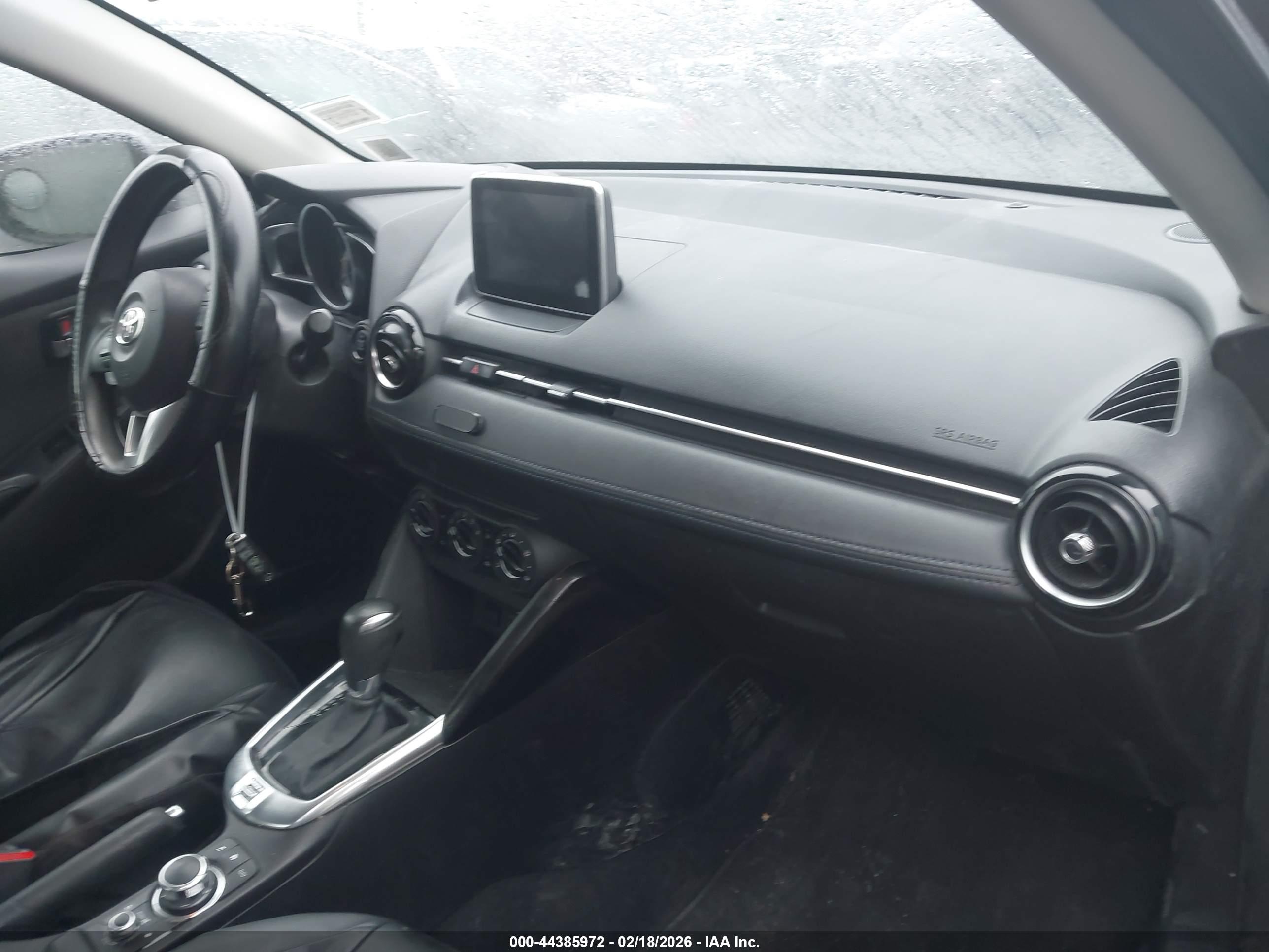 TOYOTA YARIS image 5