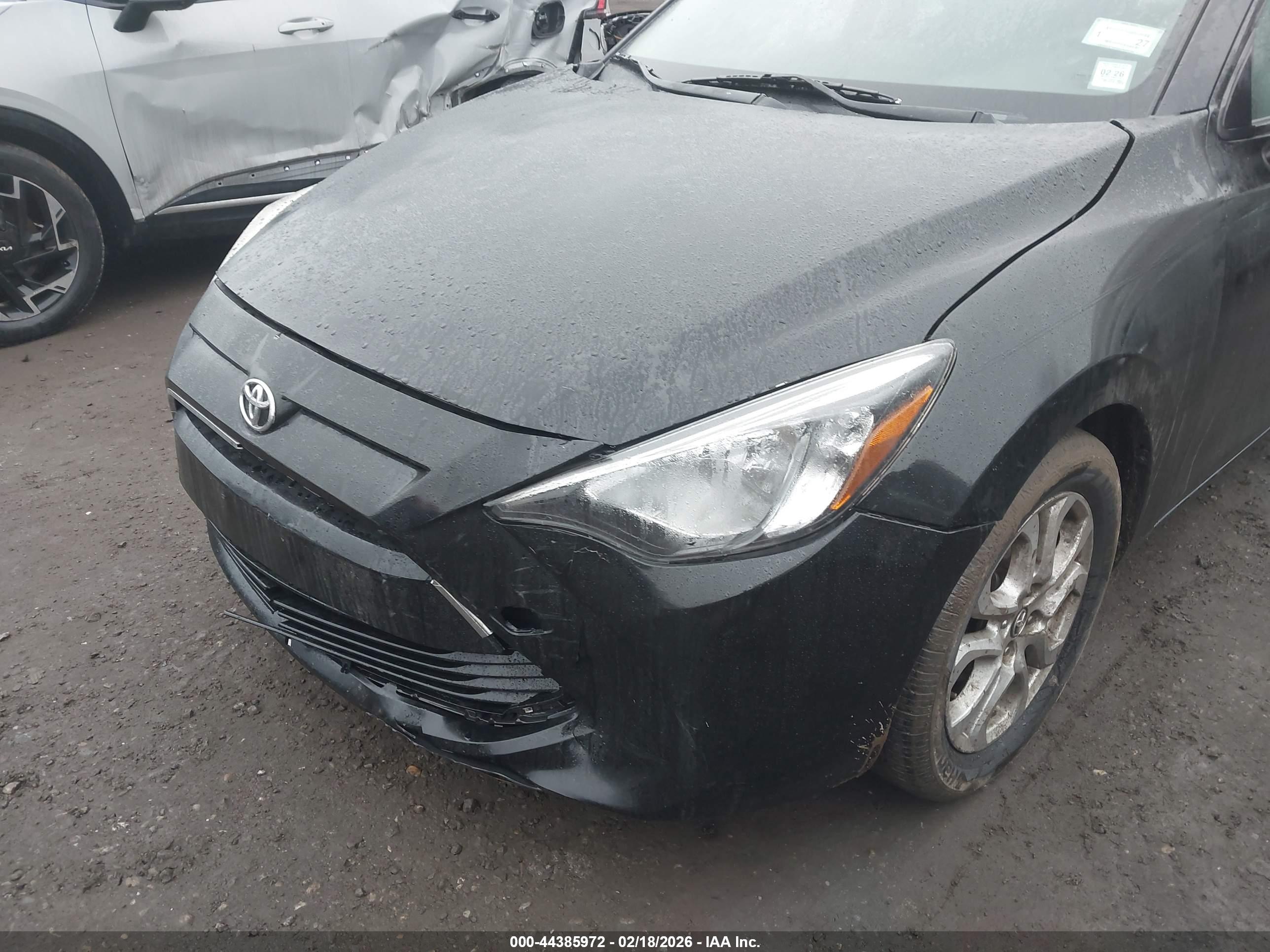 TOYOTA YARIS image 6