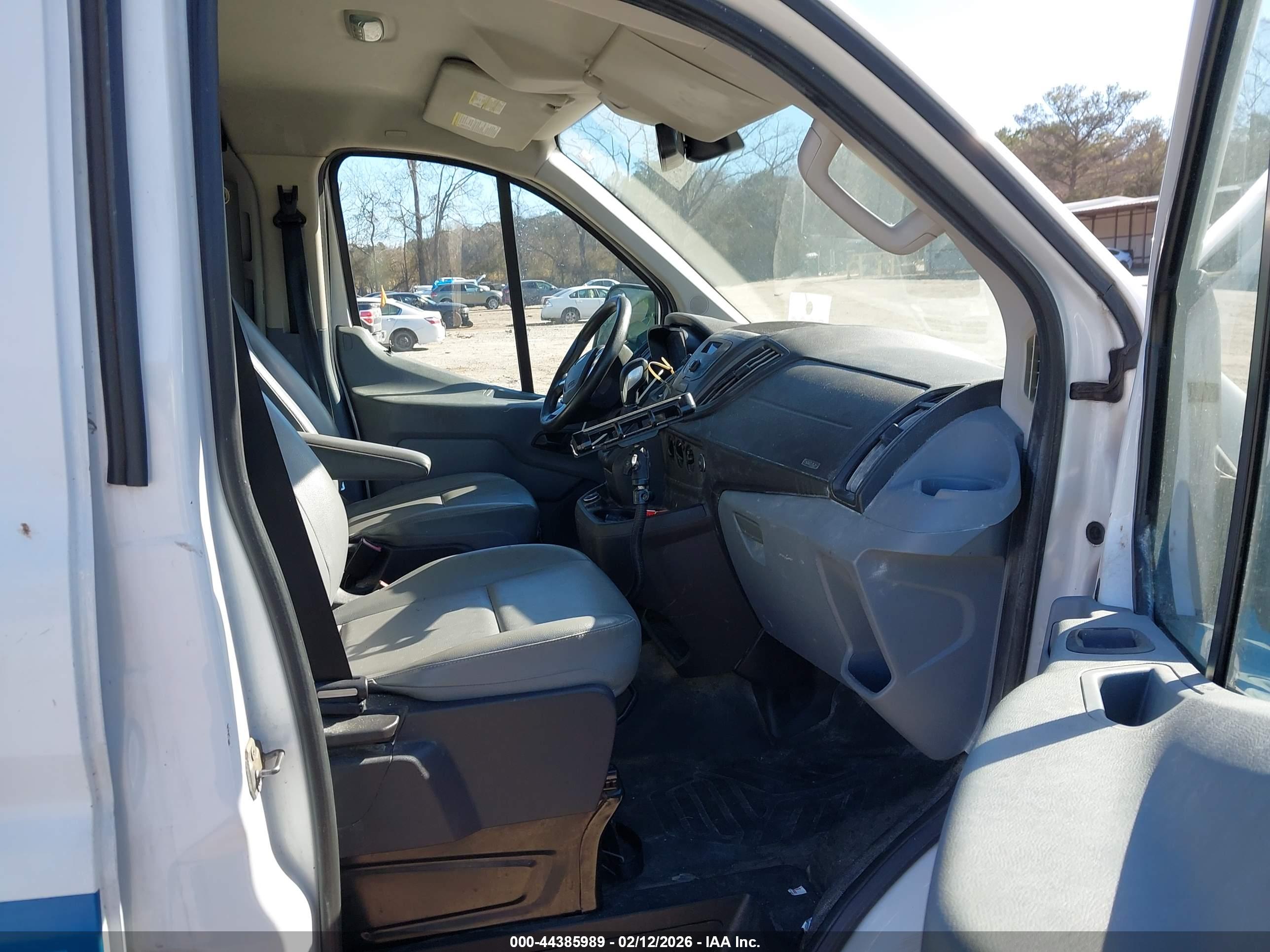 FORD TRANSIT-150 image 5