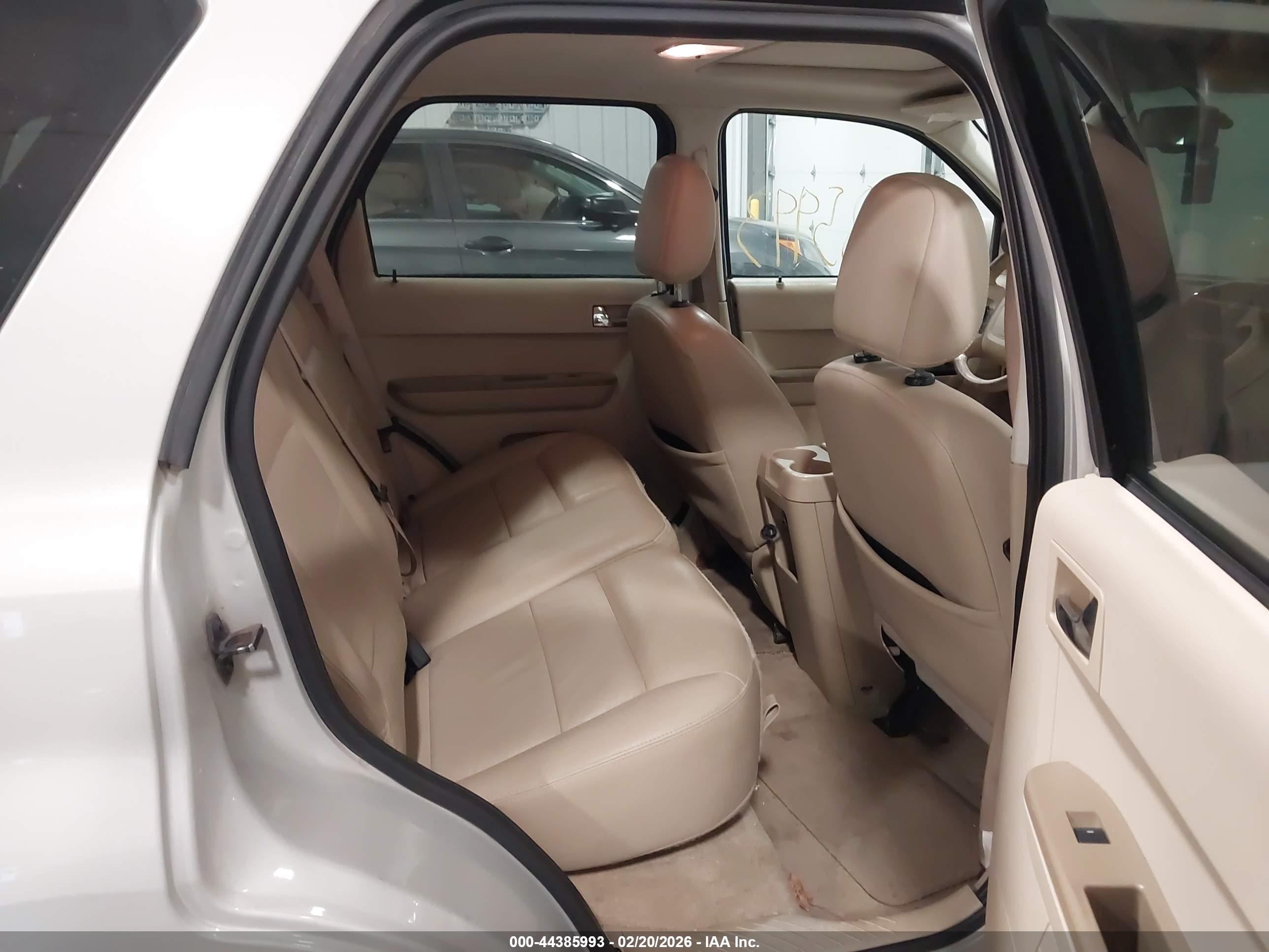 FORD ESCAPE image 8