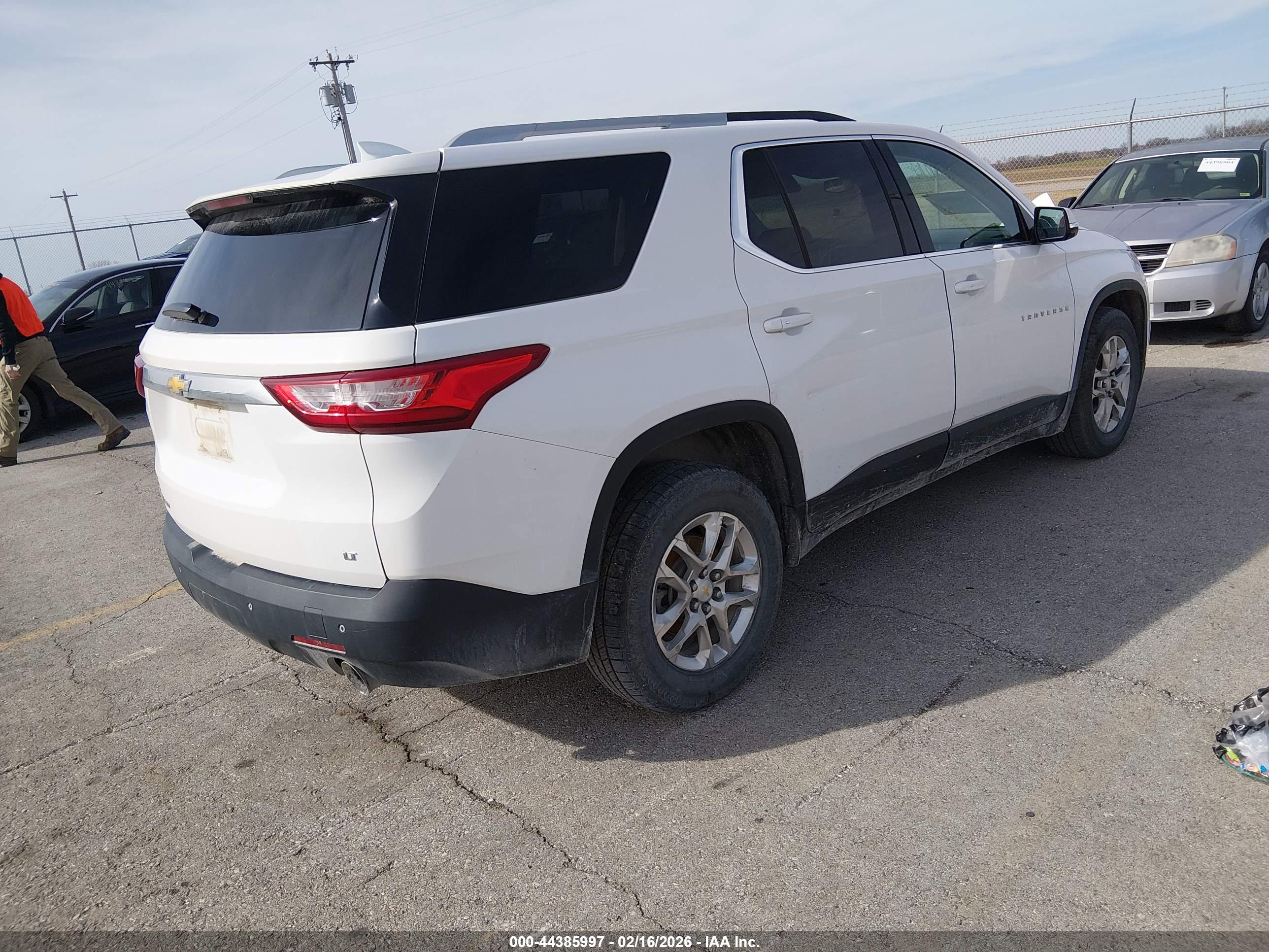 CHEVROLET TRAVERSE image 4