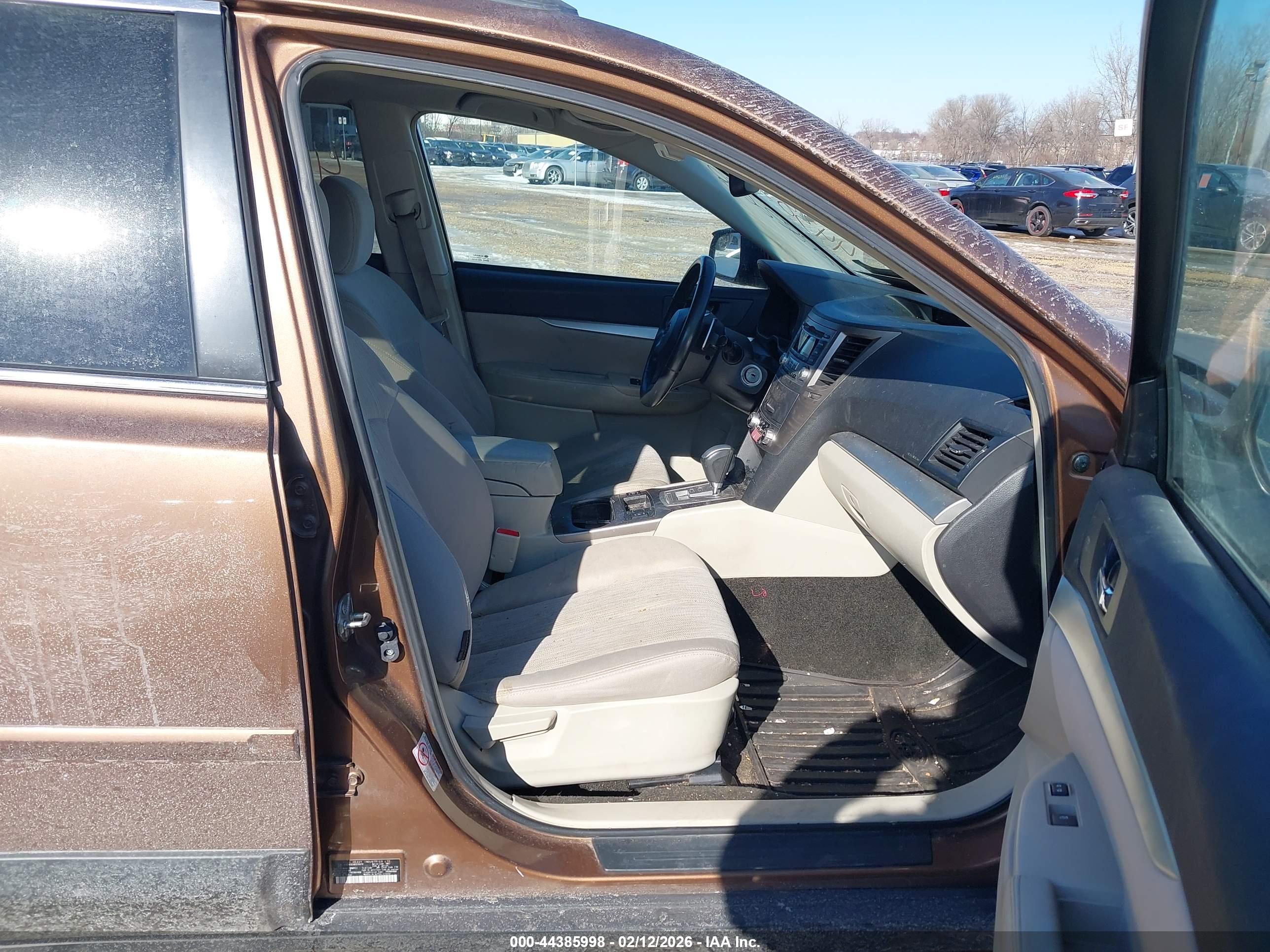SUBARU OUTBACK image 5