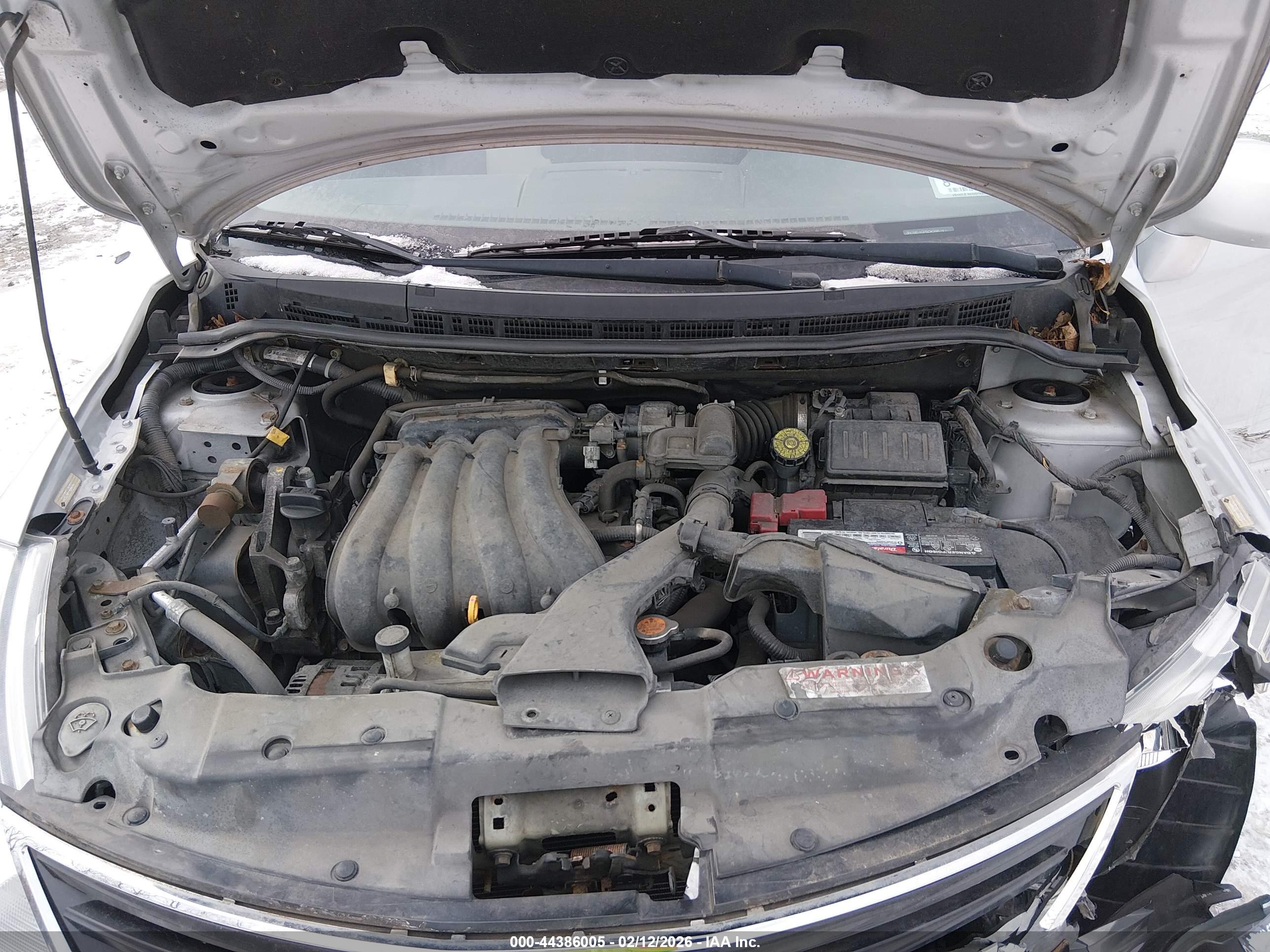 NISSAN VERSA image 10