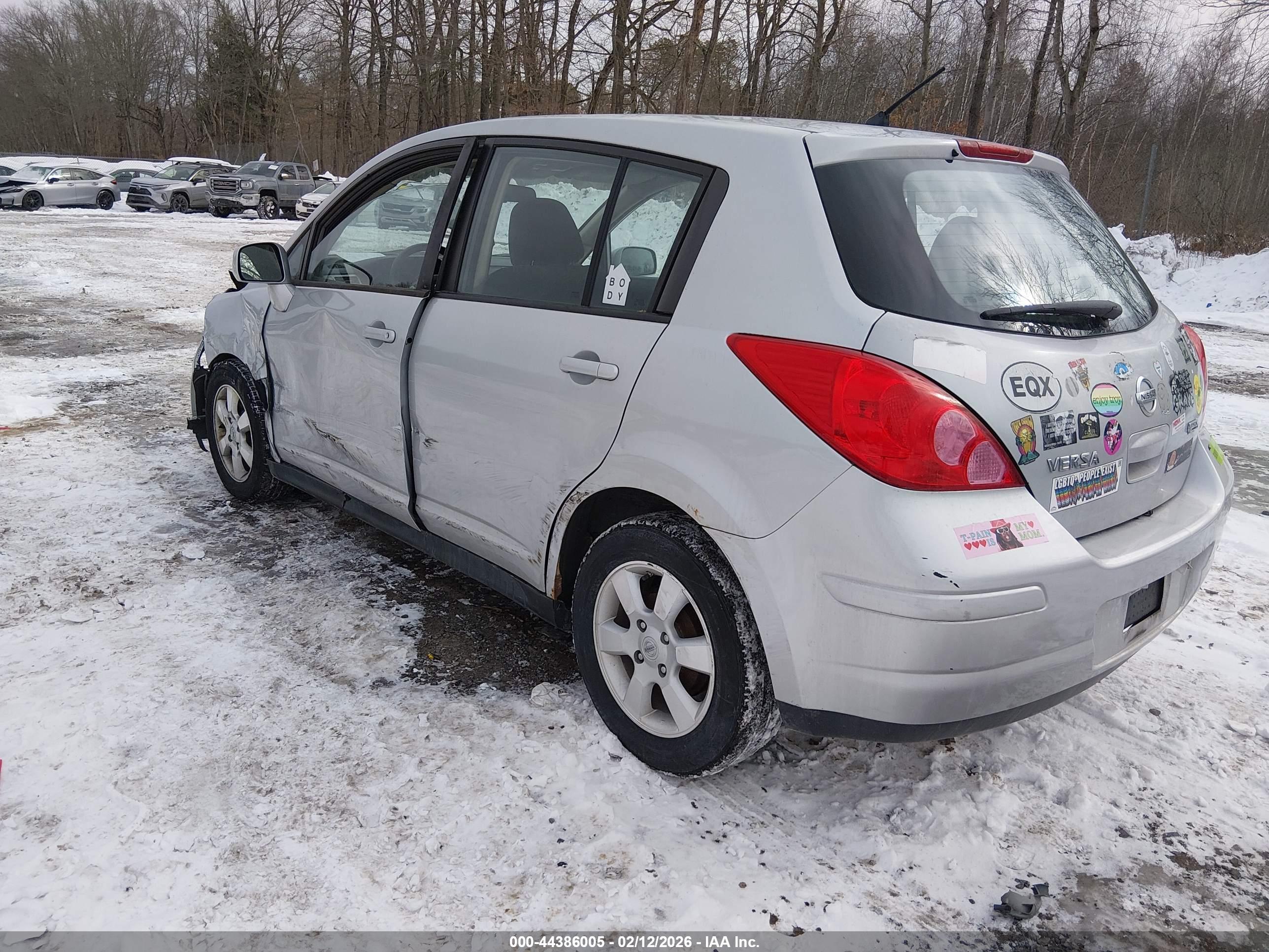 NISSAN VERSA image 3