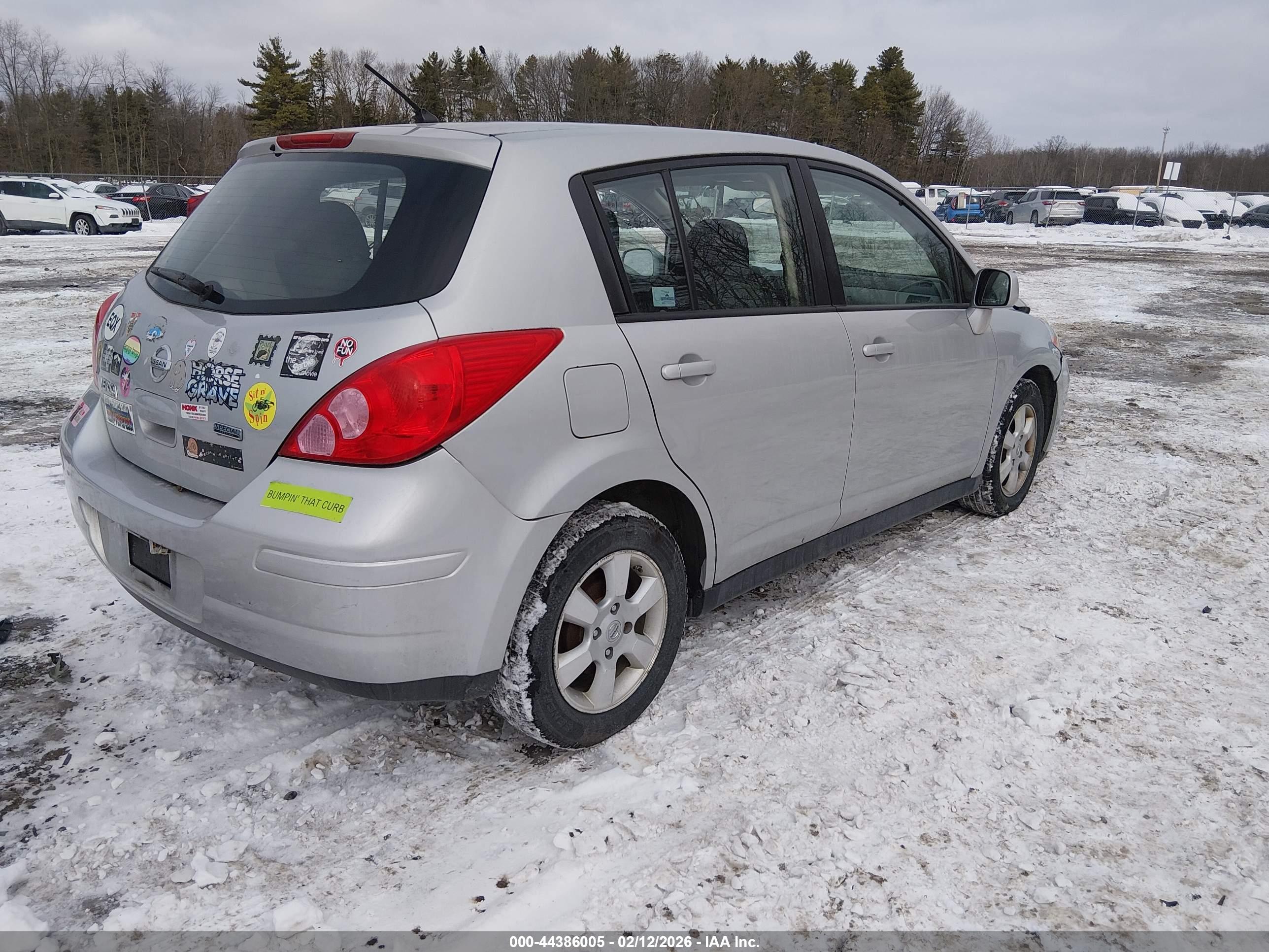 NISSAN VERSA image 4