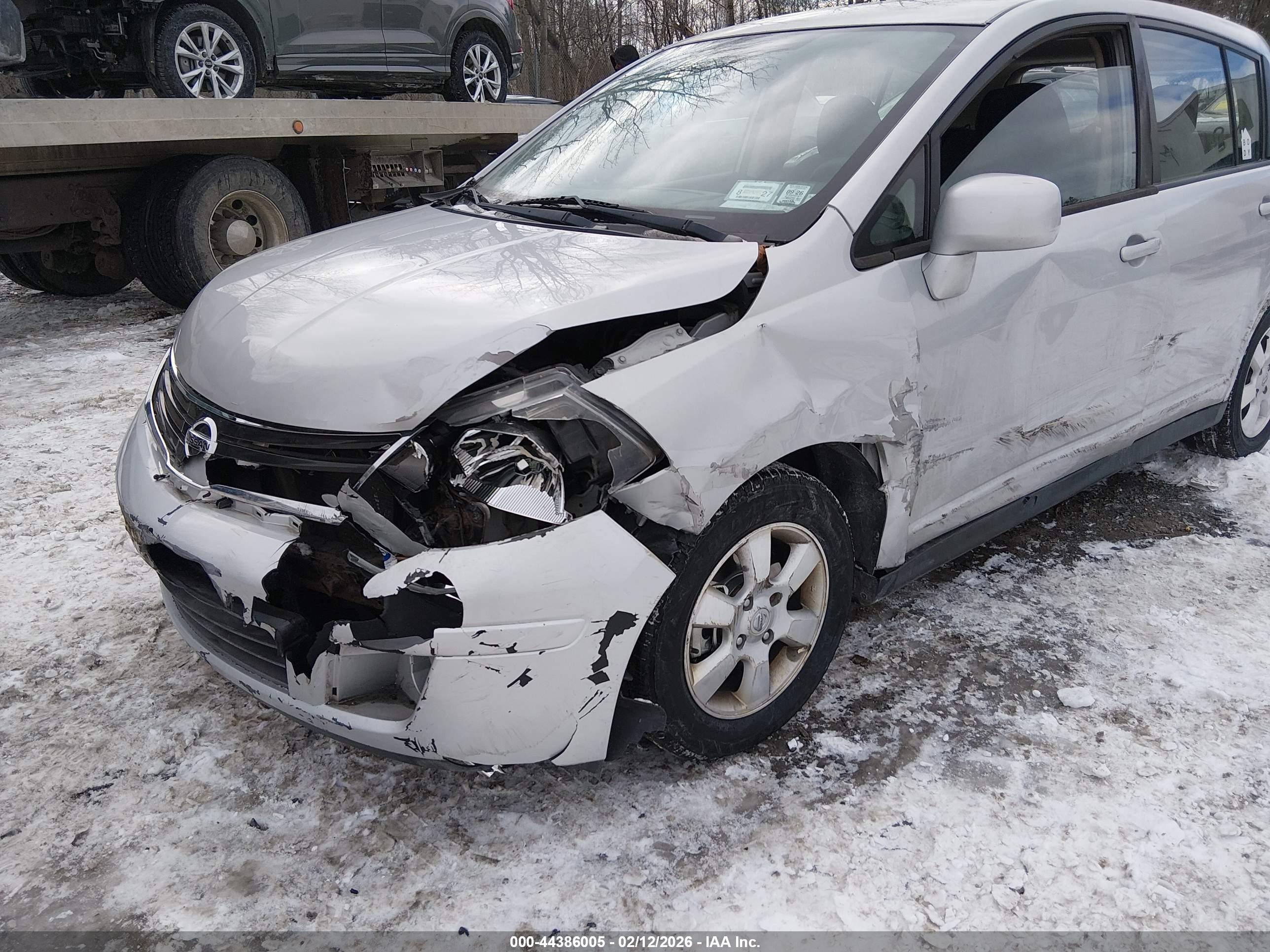 NISSAN VERSA image 6