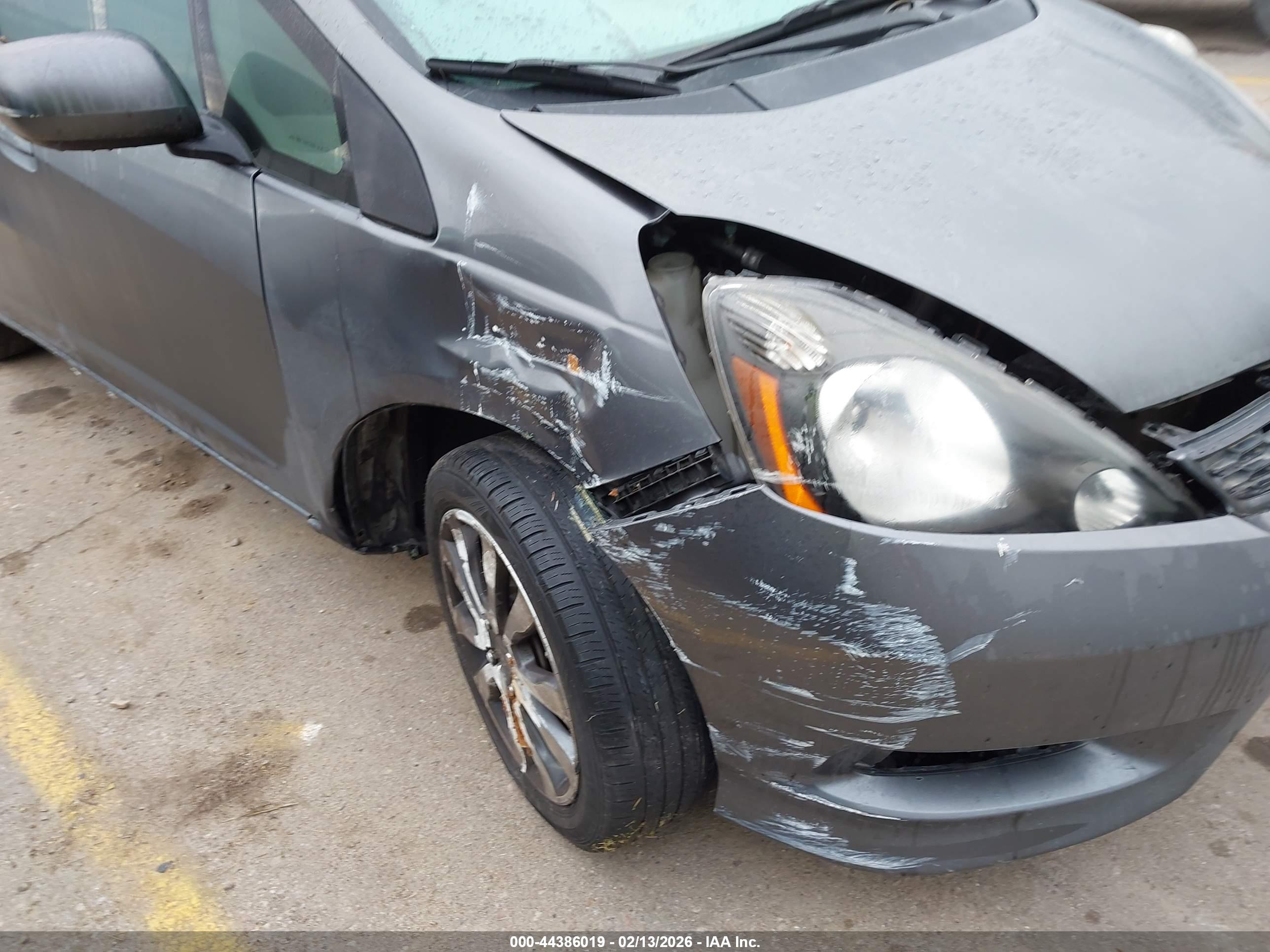 HONDA FIT image 6