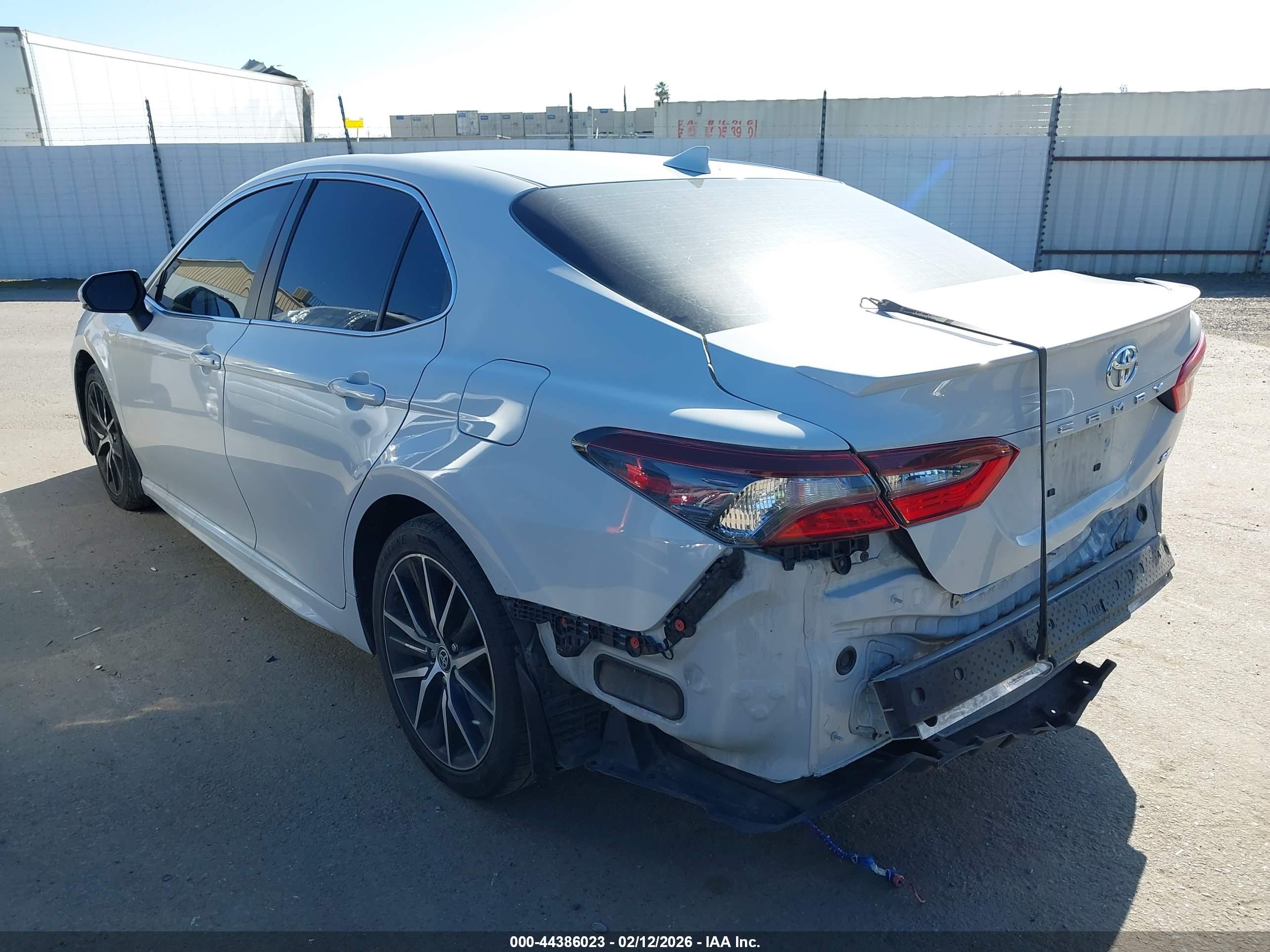 TOYOTA CAMRY image 3