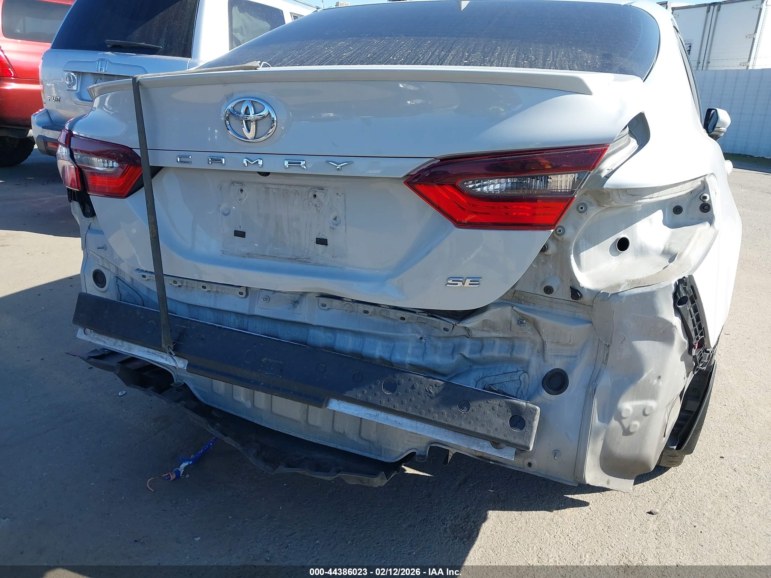 TOYOTA CAMRY image 6