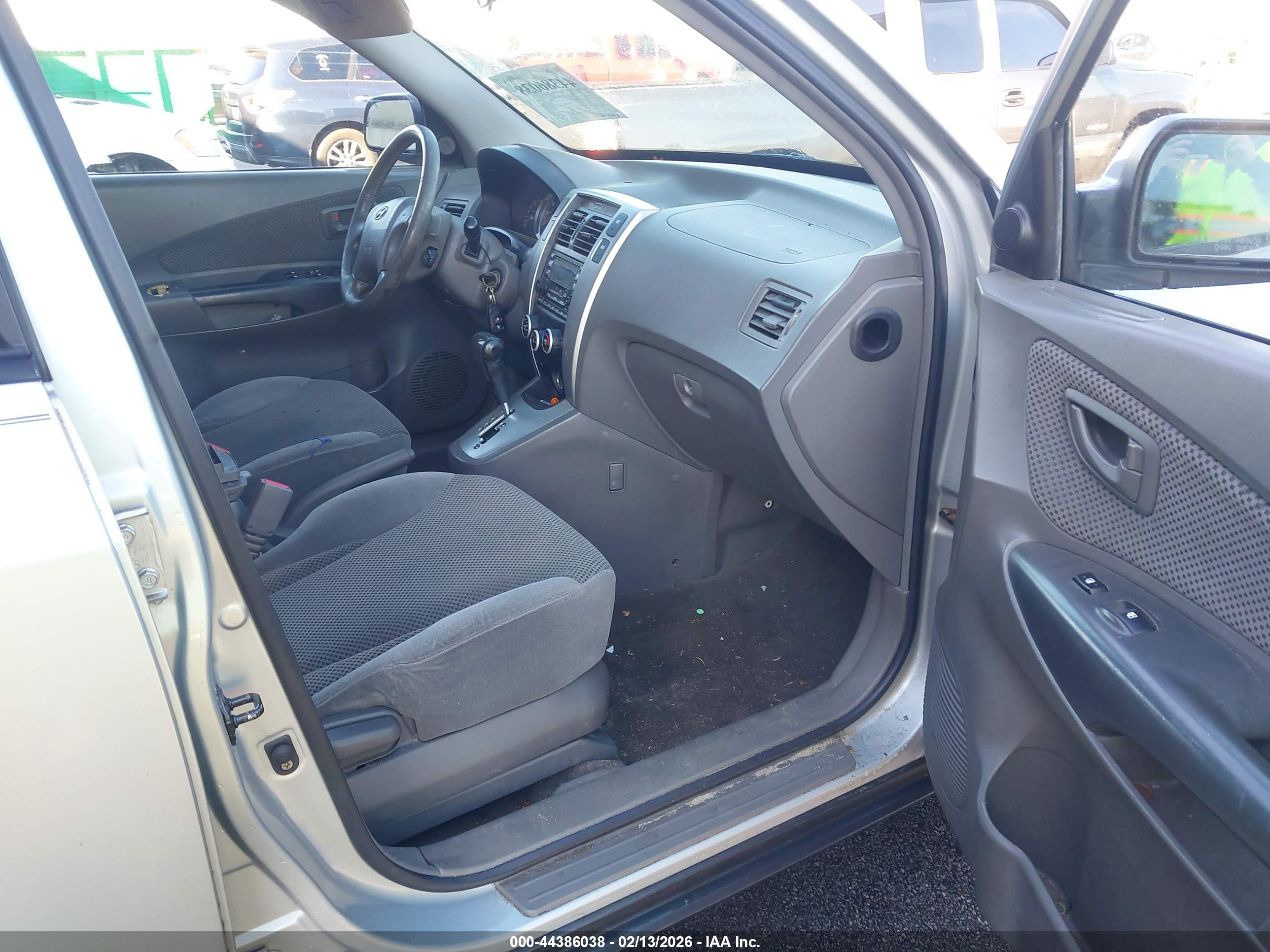 HYUNDAI TUCSON image 5