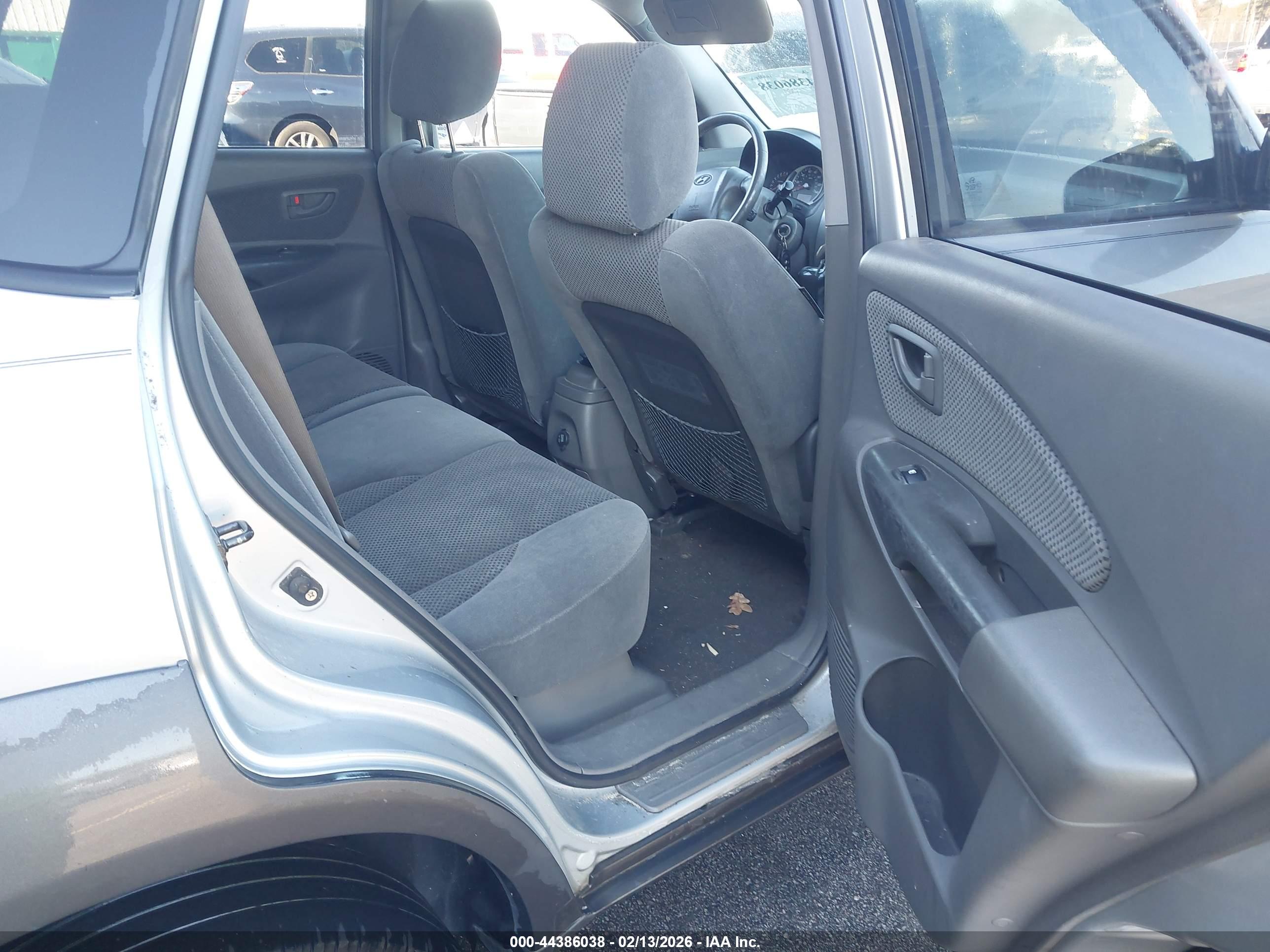 HYUNDAI TUCSON image 8