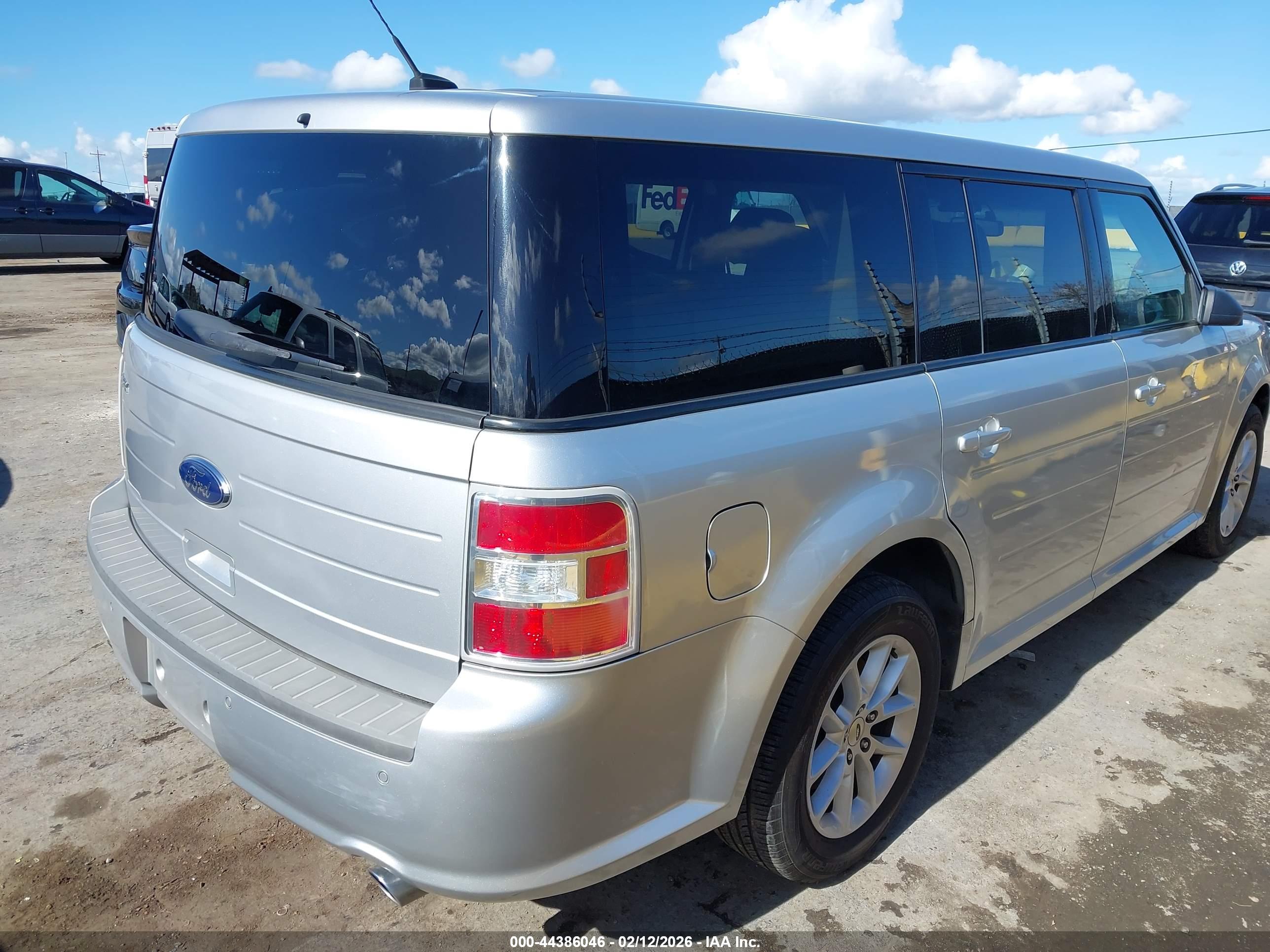 FORD FLEX image 4