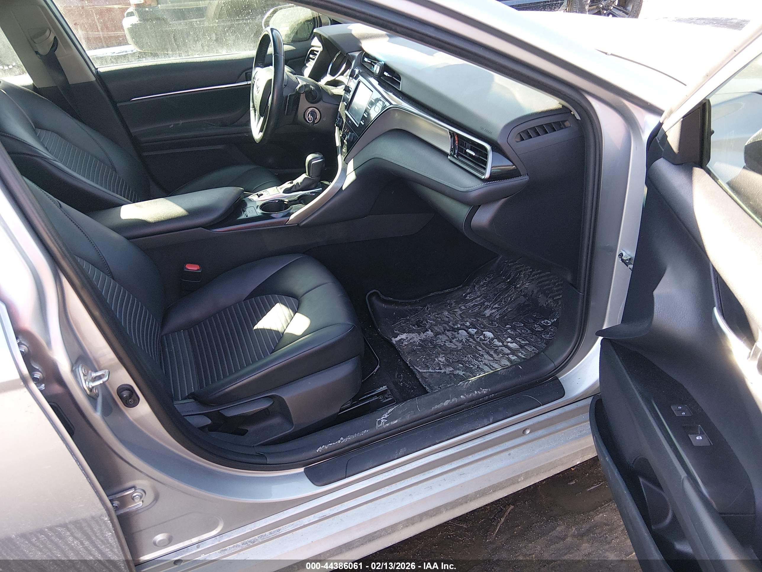 TOYOTA CAMRY image 5