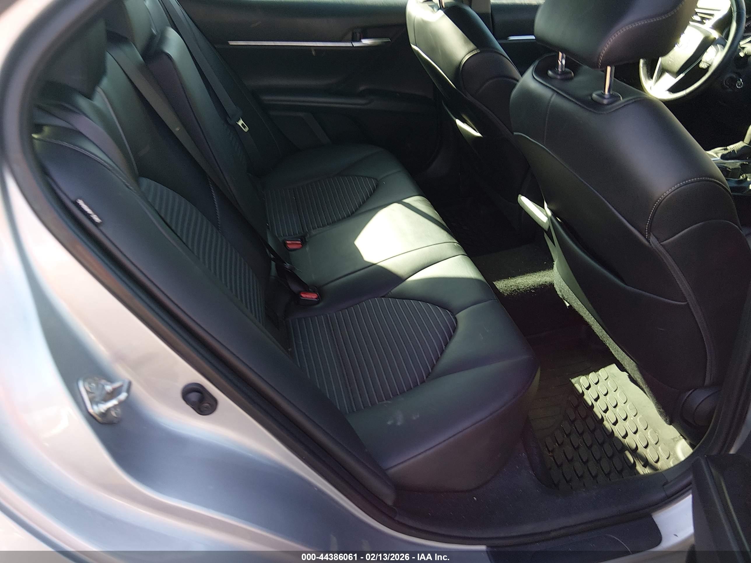 TOYOTA CAMRY image 8