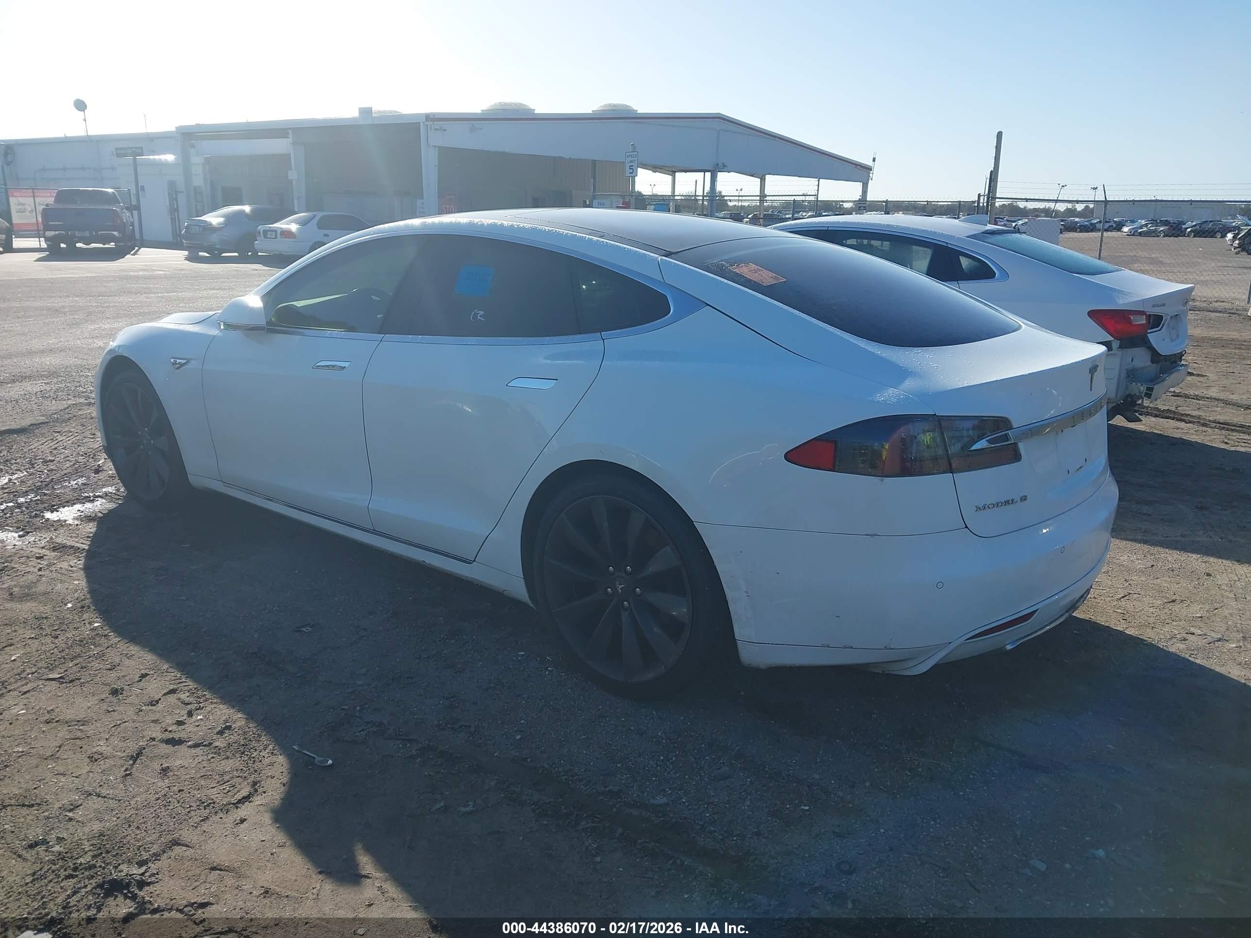 TESLA MODEL image 3