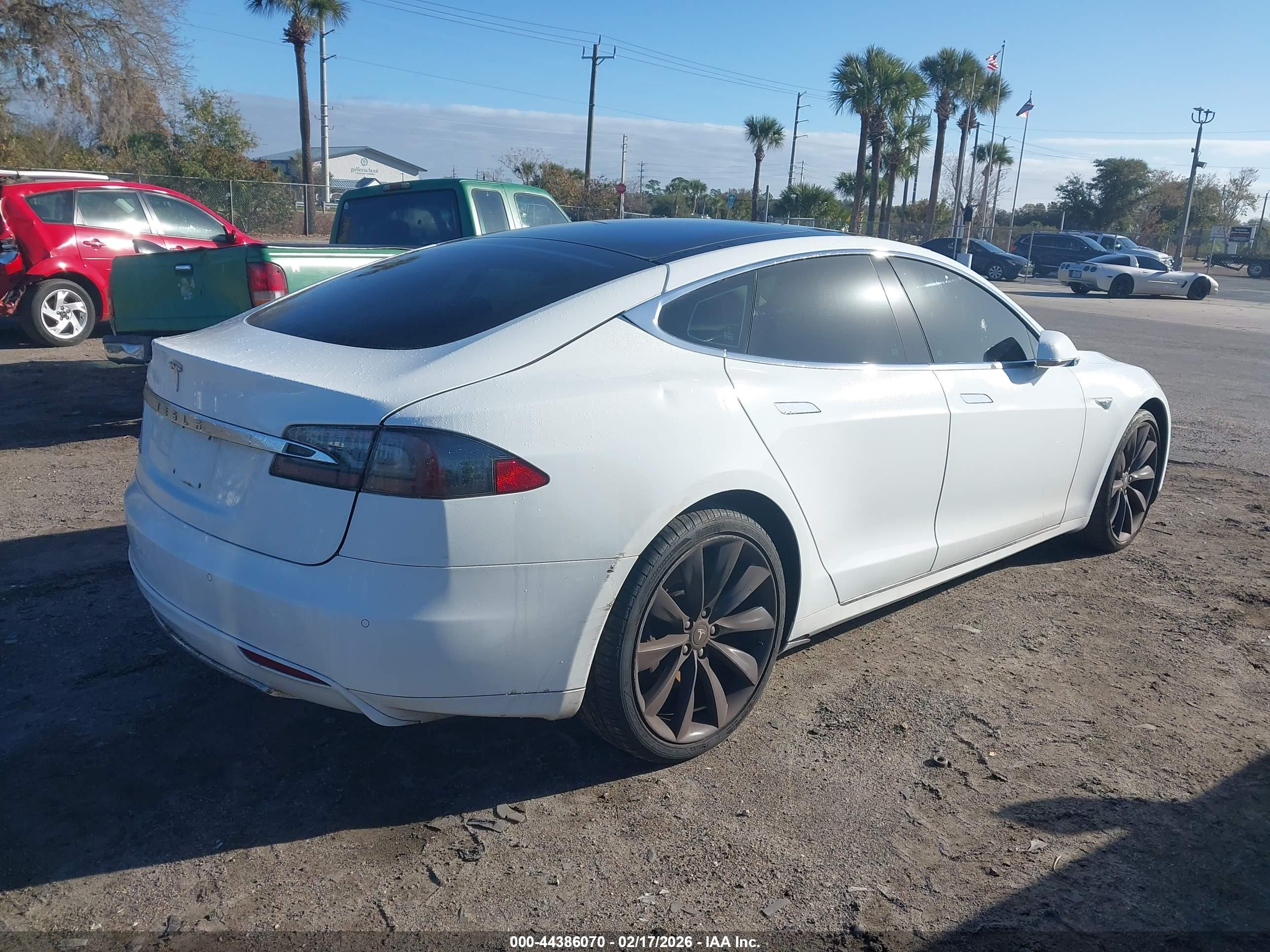 TESLA MODEL image 4