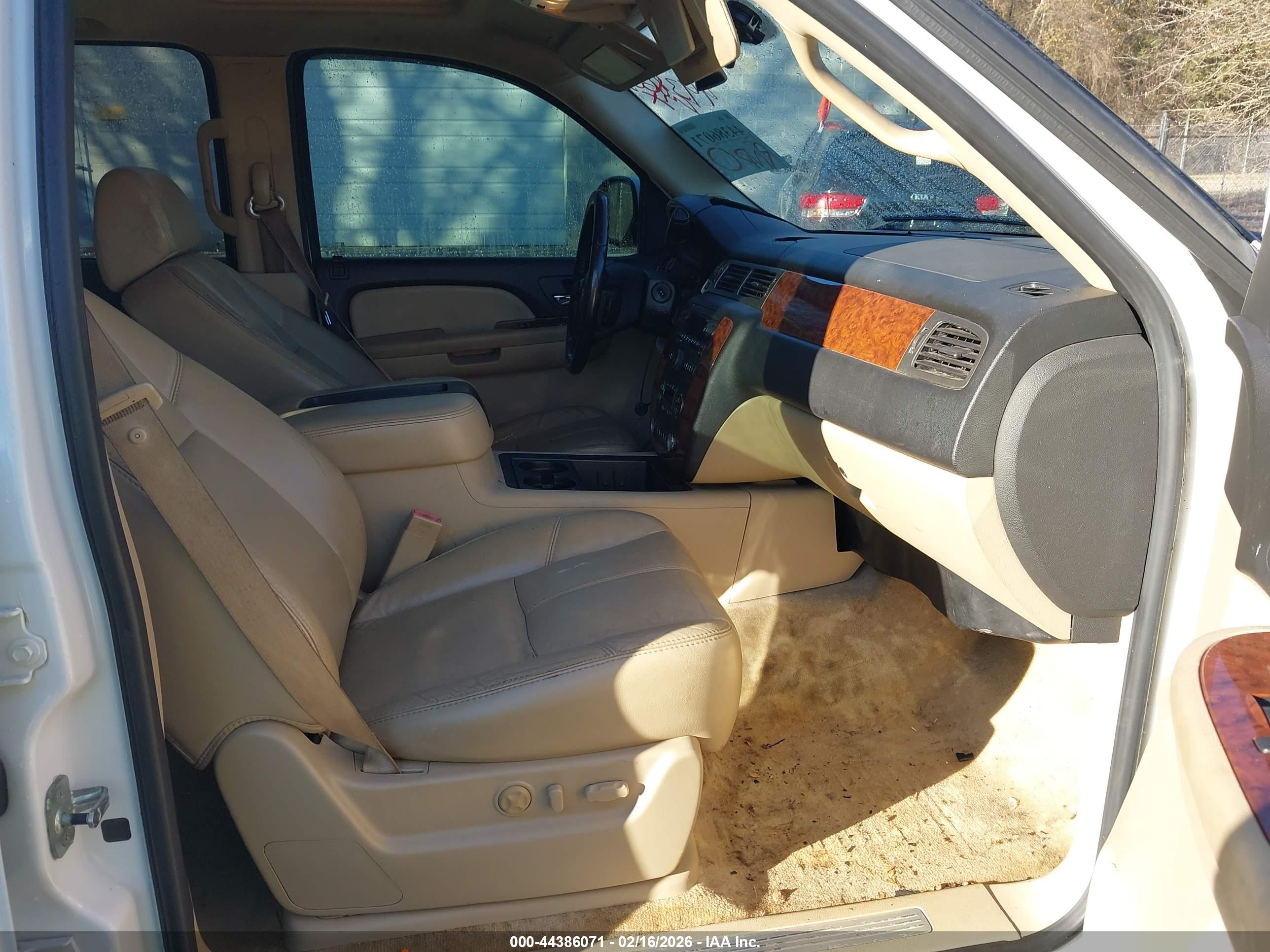 CHEVROLET TAHOE image 5