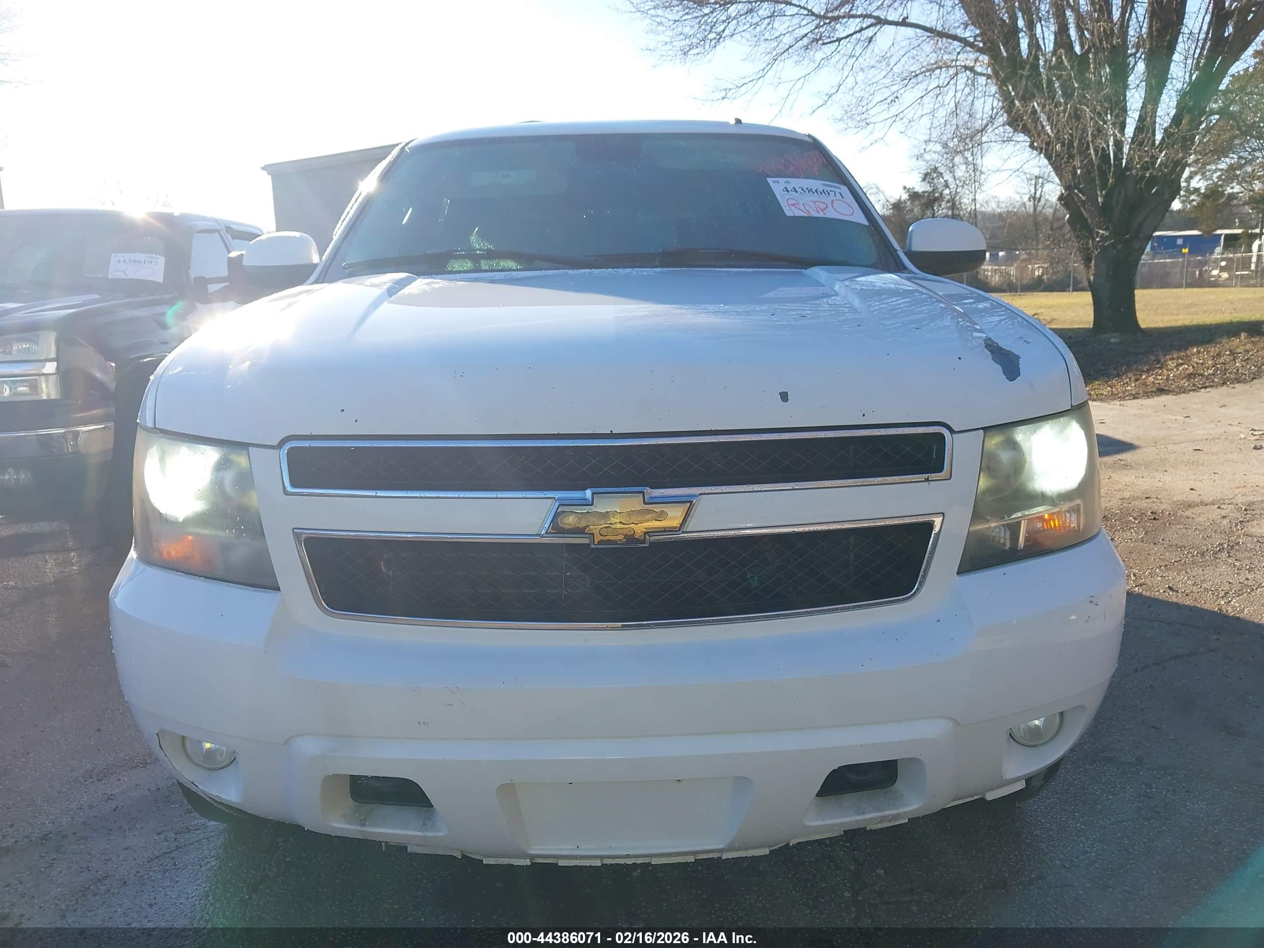 CHEVROLET TAHOE image 6