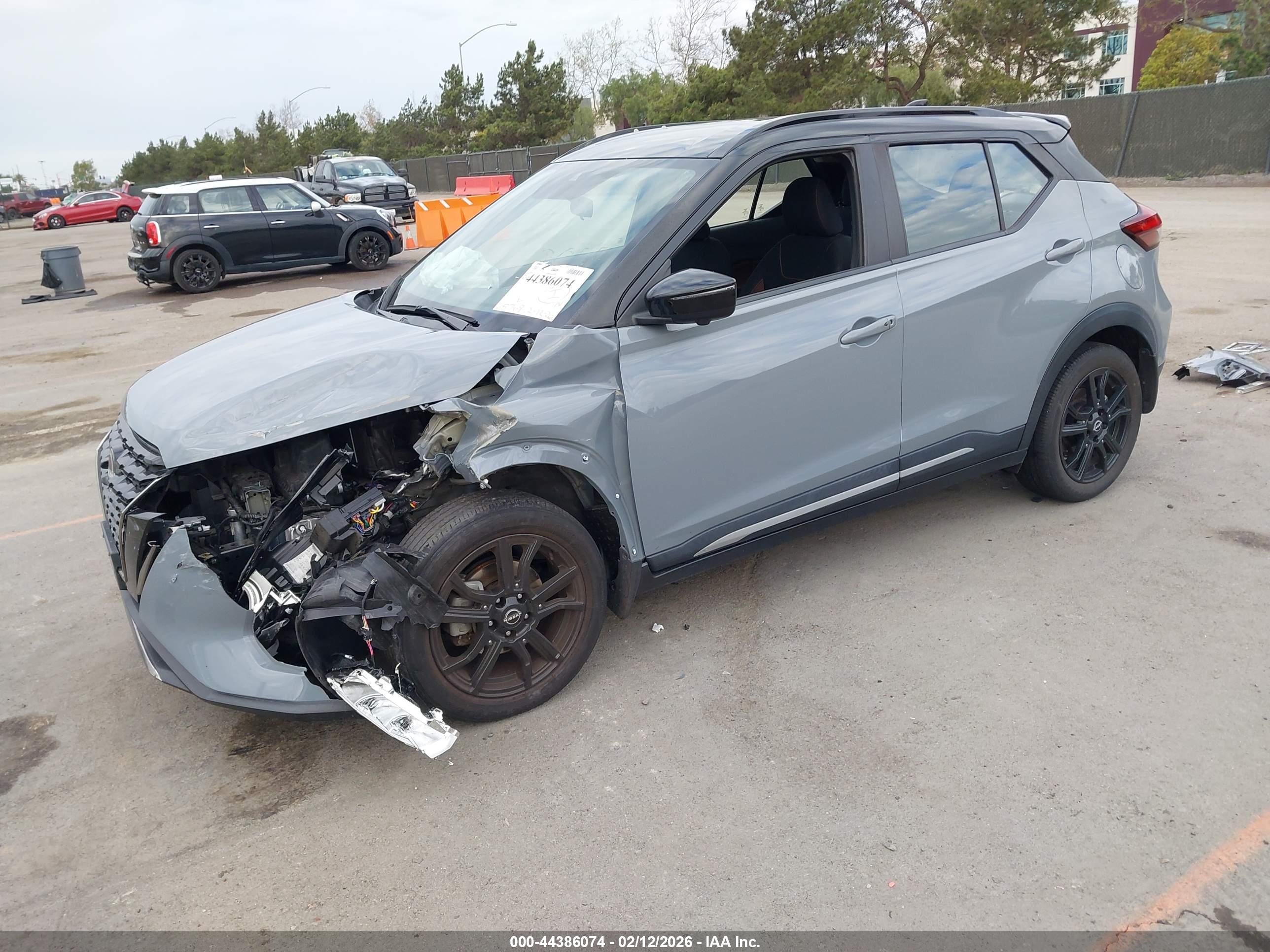 NISSAN KICKS image 2