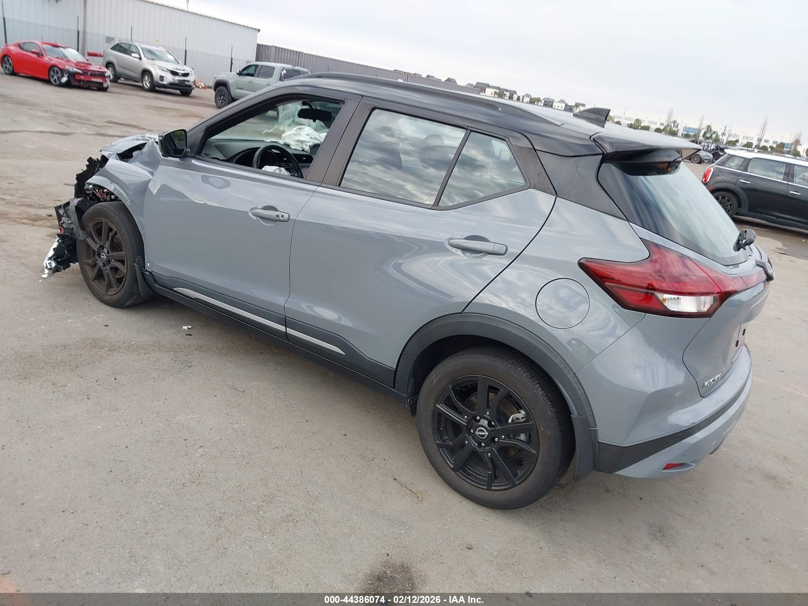 NISSAN KICKS image 3