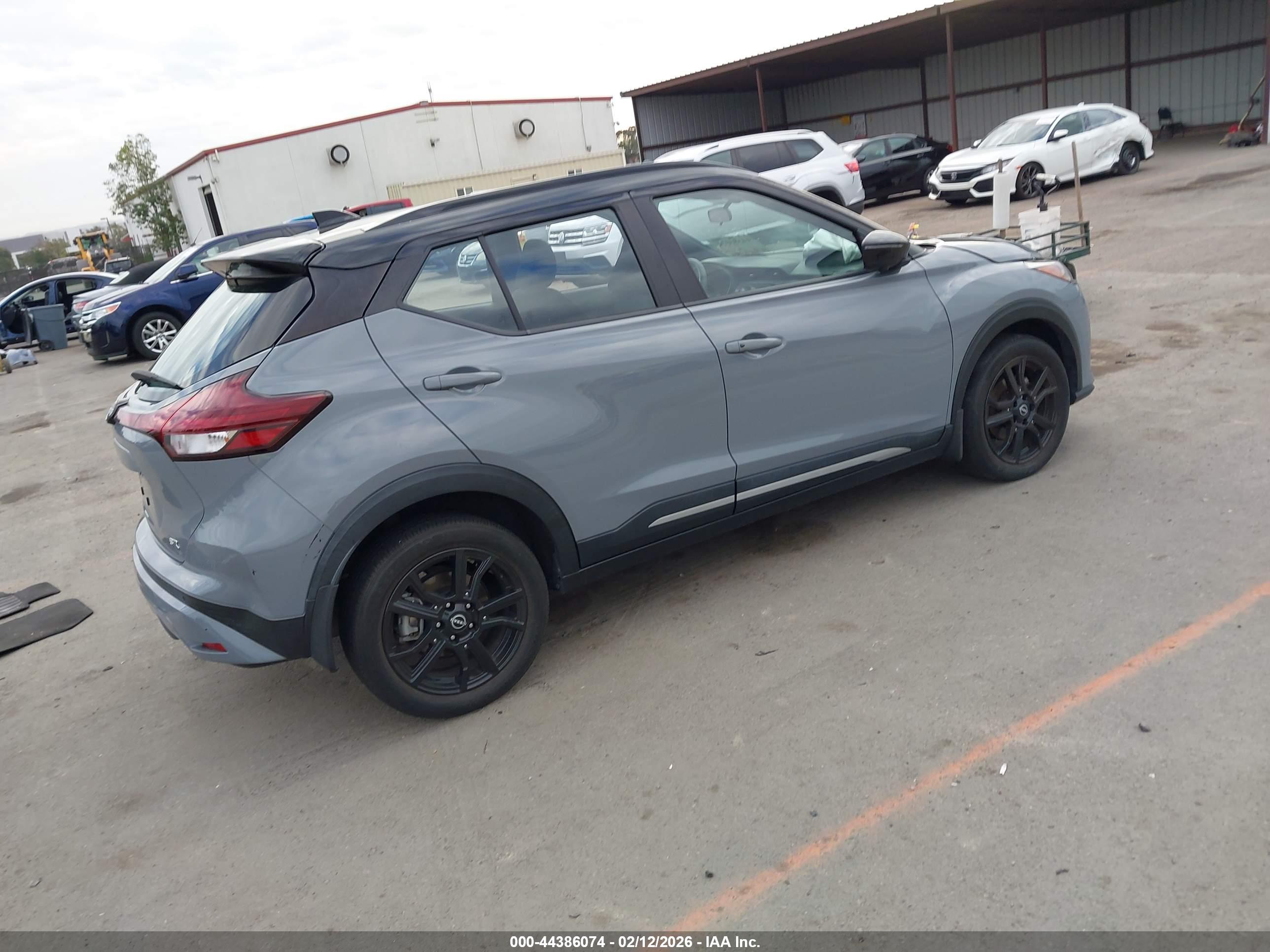 NISSAN KICKS image 4
