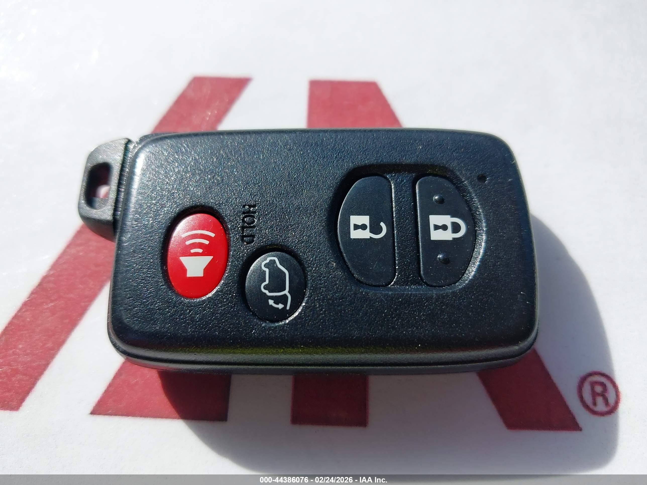 TOYOTA AVALON image 11