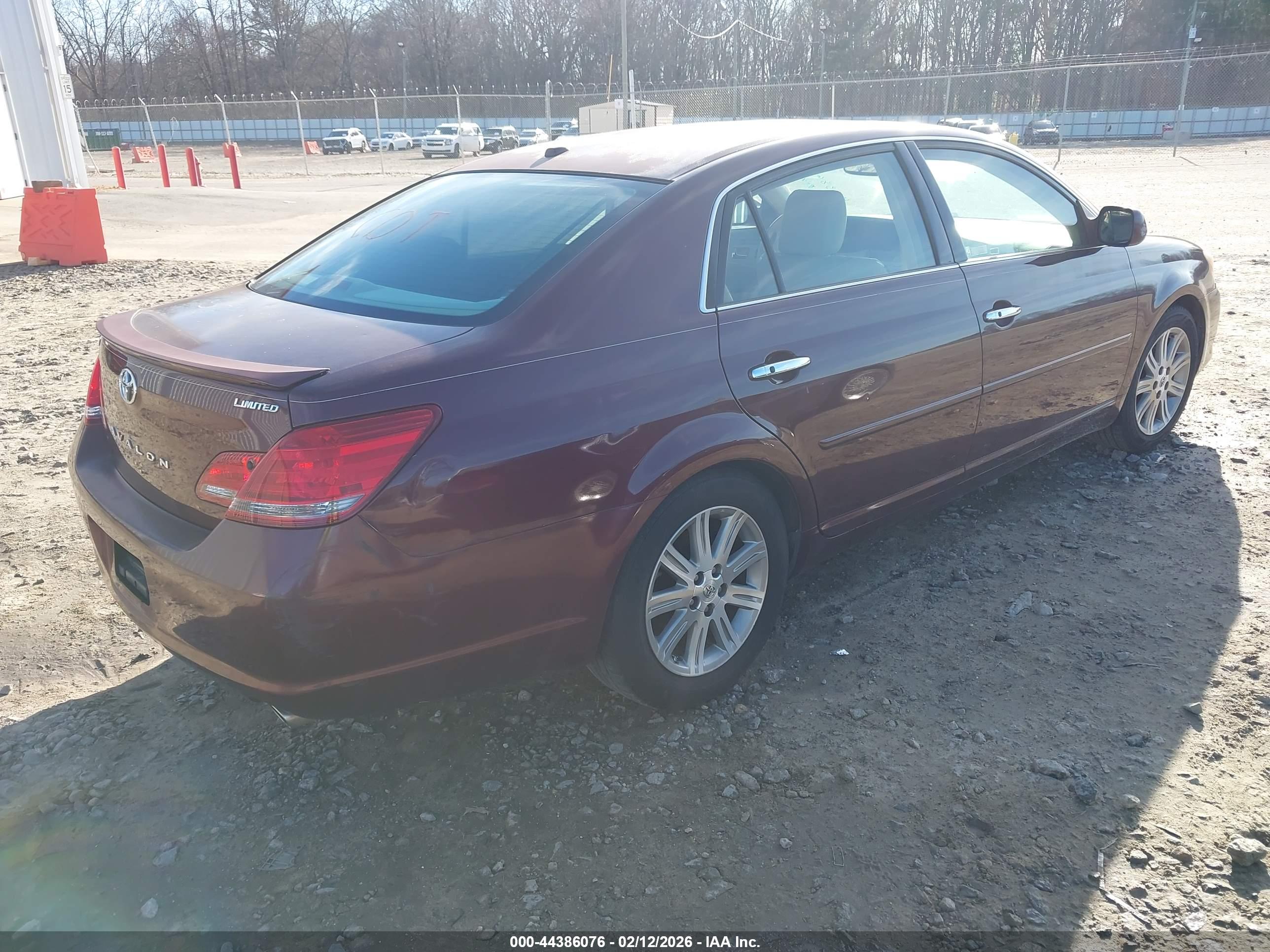 TOYOTA AVALON image 4