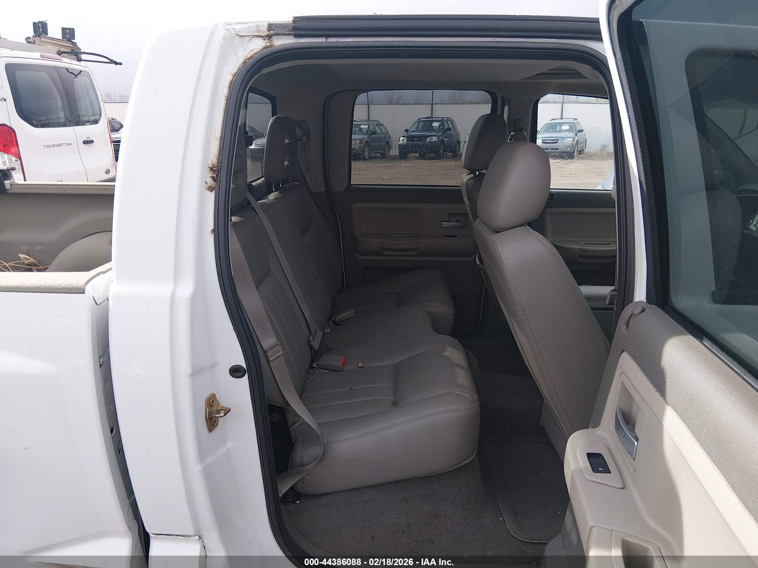 DODGE DAKOTA image 8