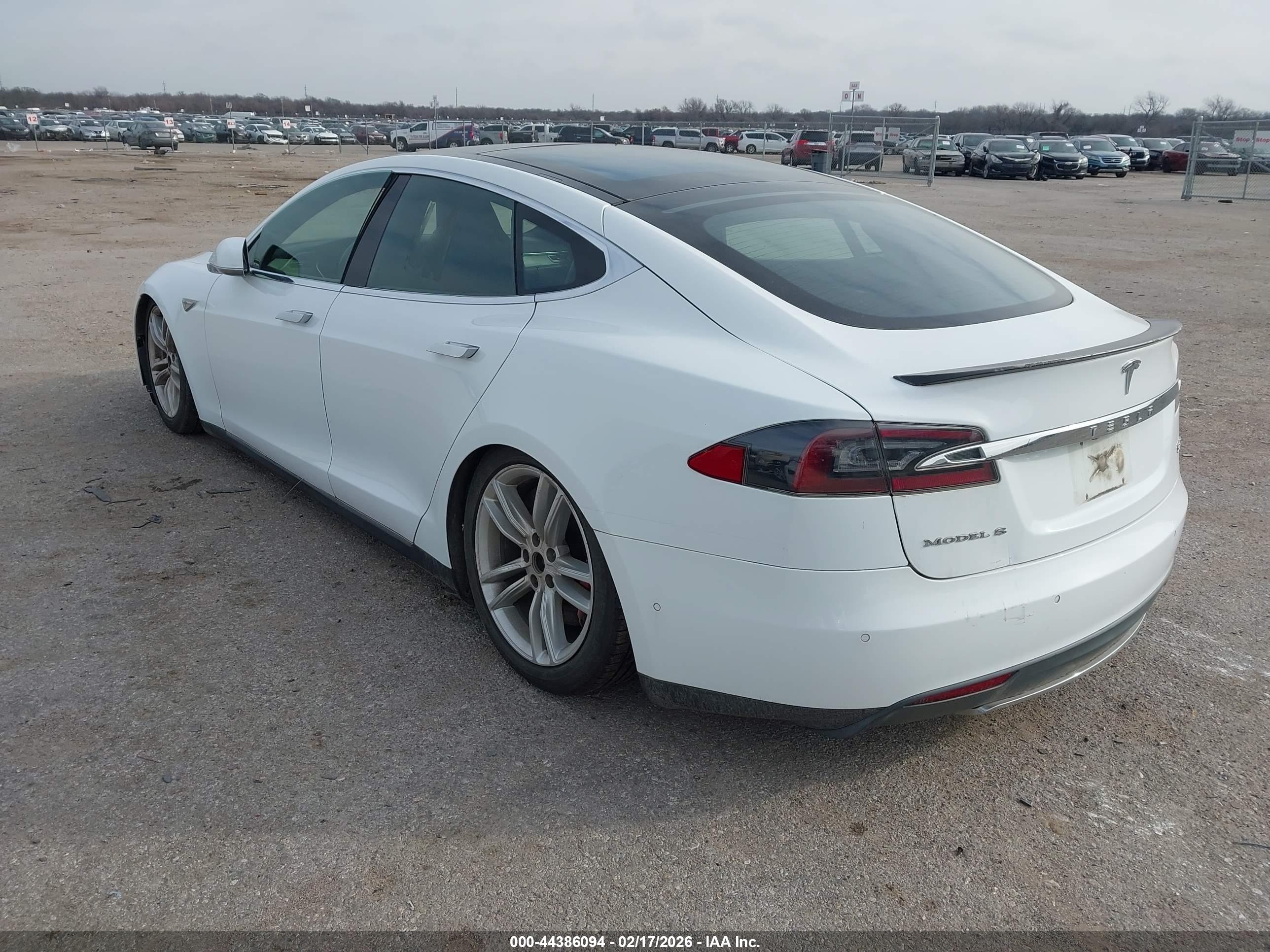 TESLA MODEL image 3