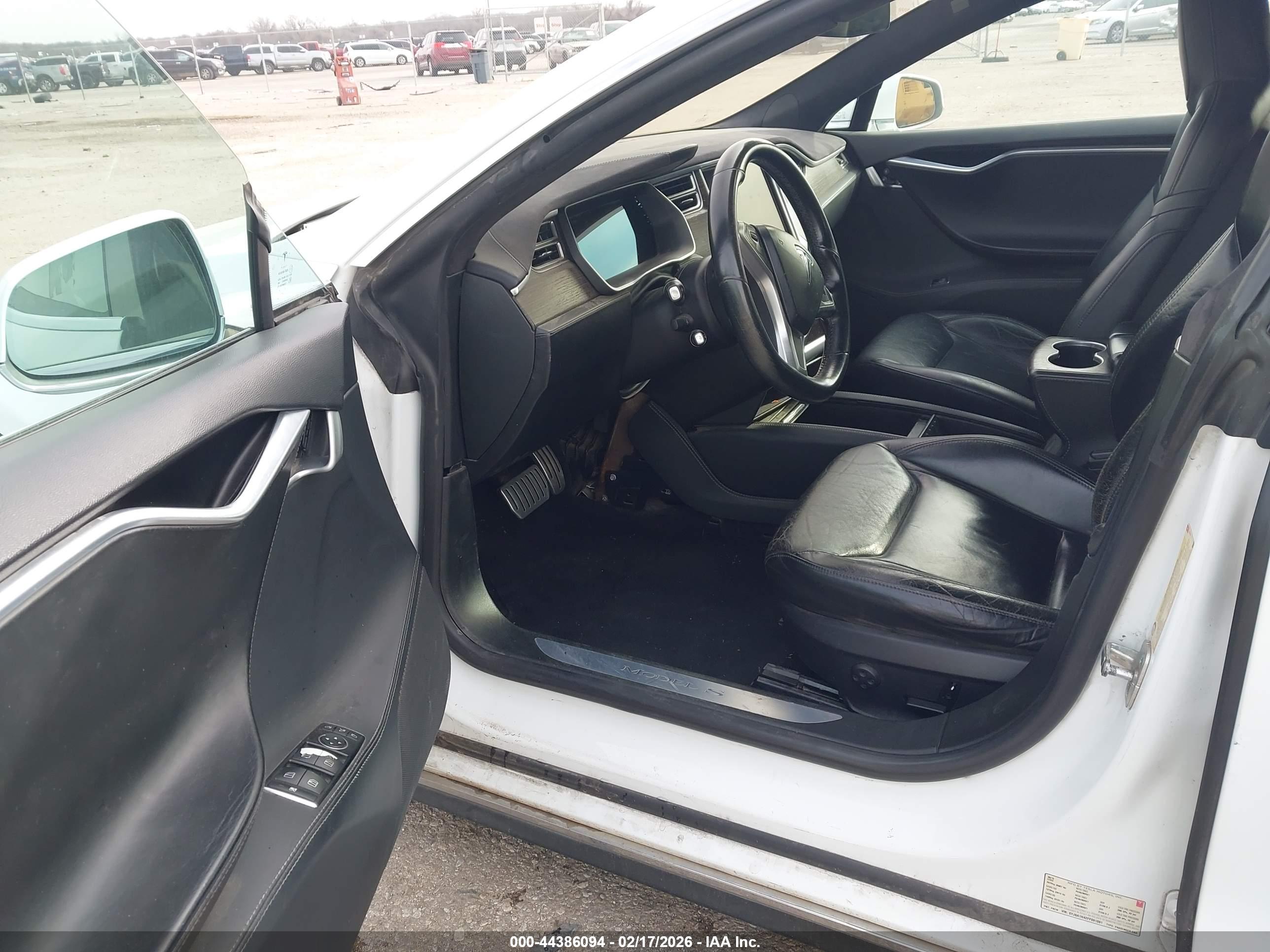TESLA MODEL image 5
