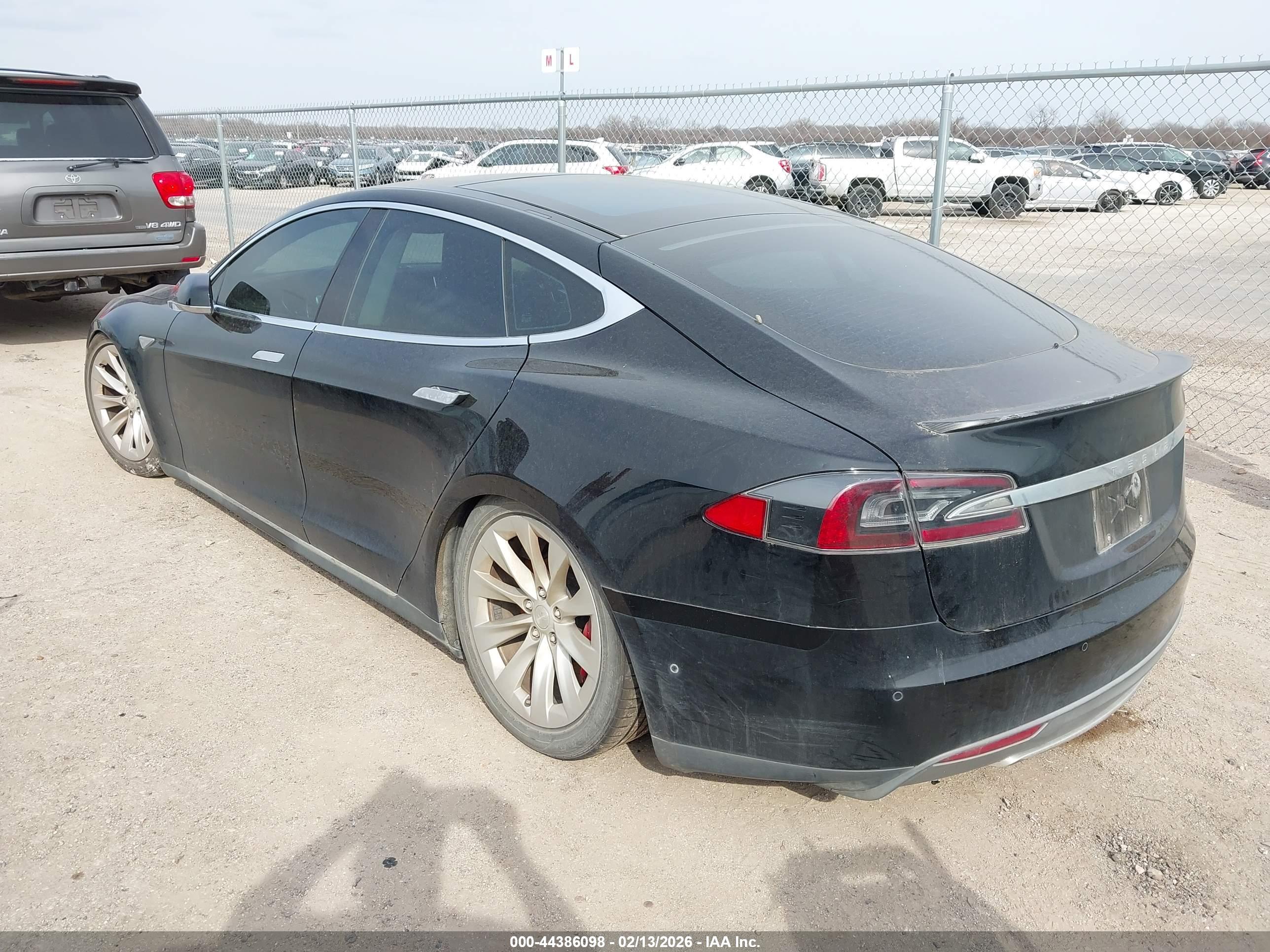 TESLA MODEL image 3