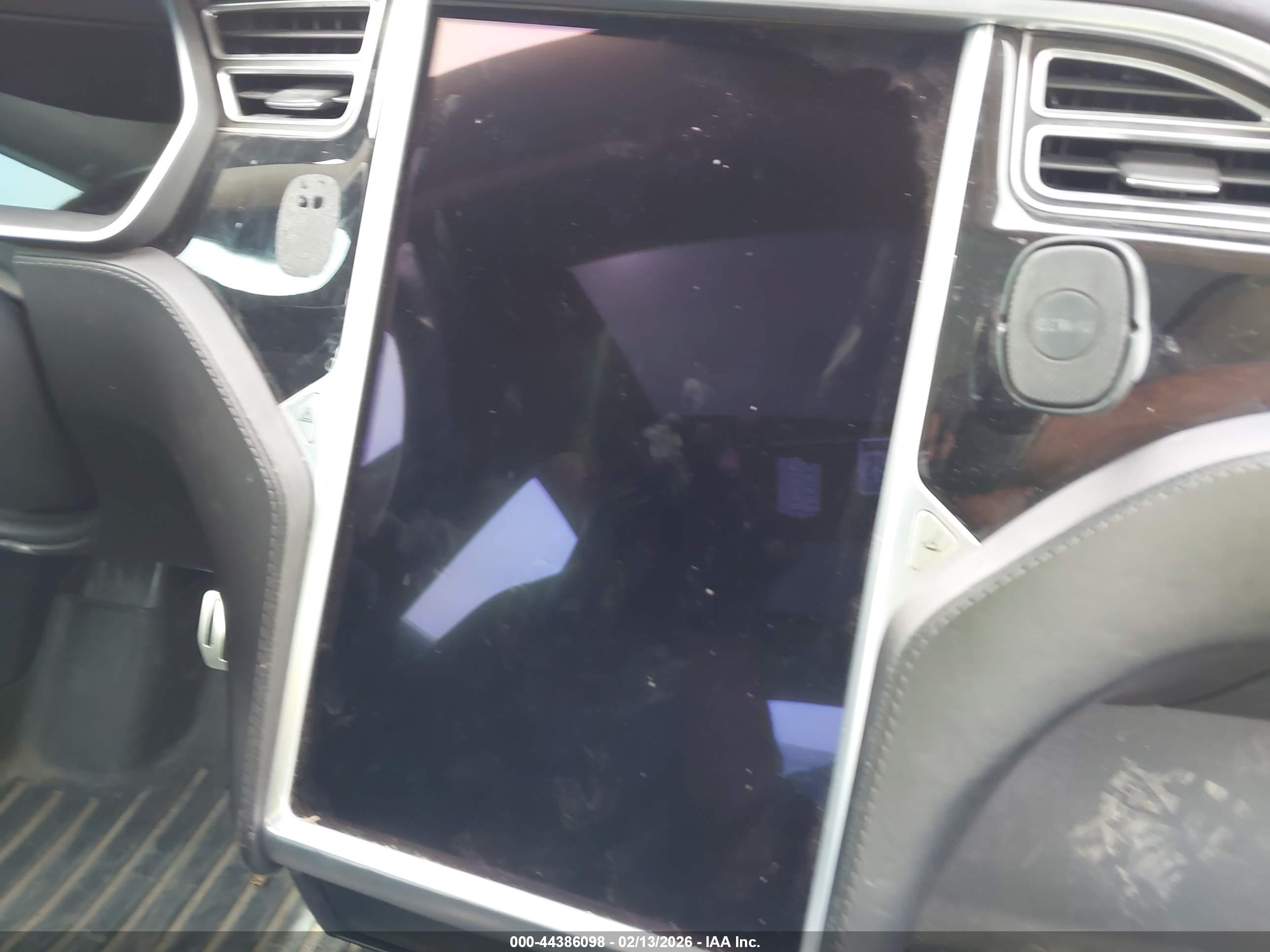 TESLA MODEL image 7