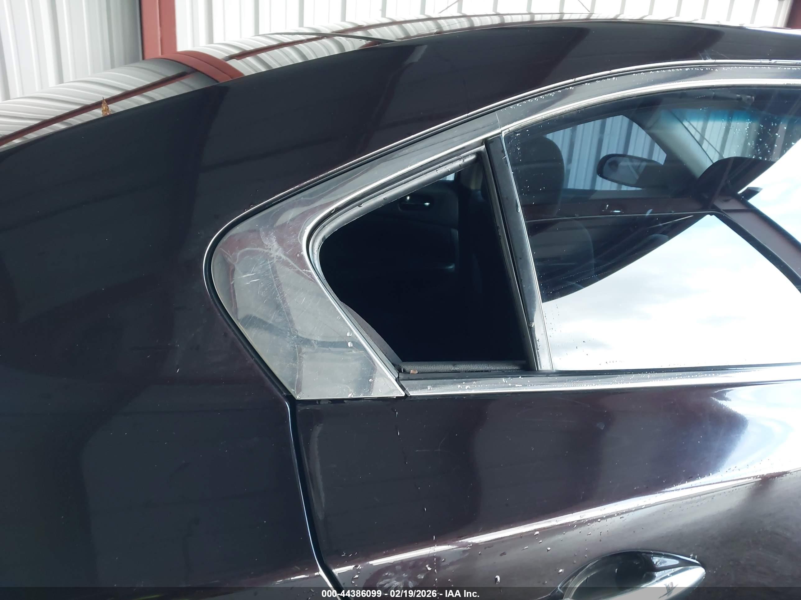 NISSAN MAXIMA image 6